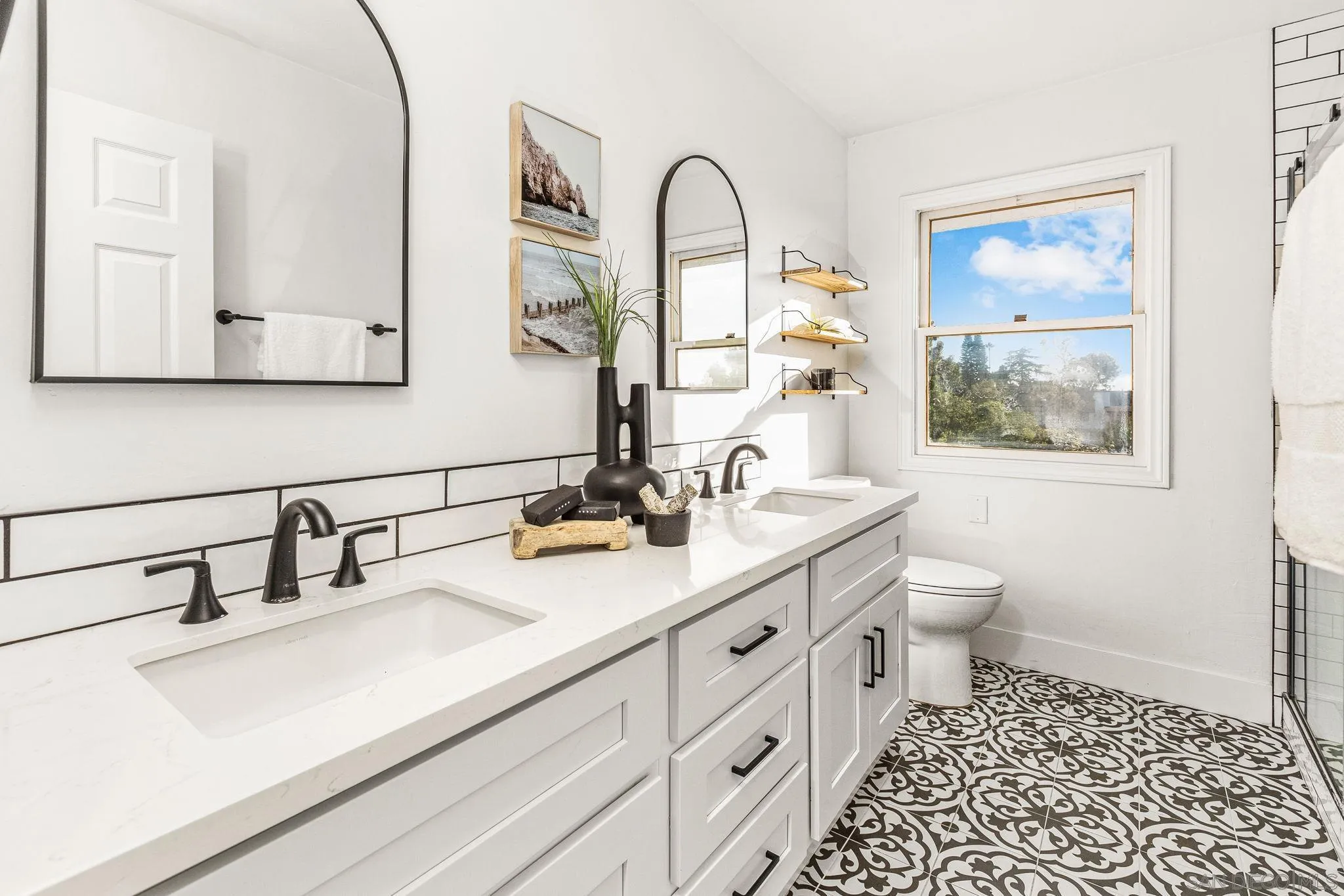 https://cdn.realtyfeed.com/cdn/127/250036779/0815821eebb0d70f570799cc83e8a319.webp