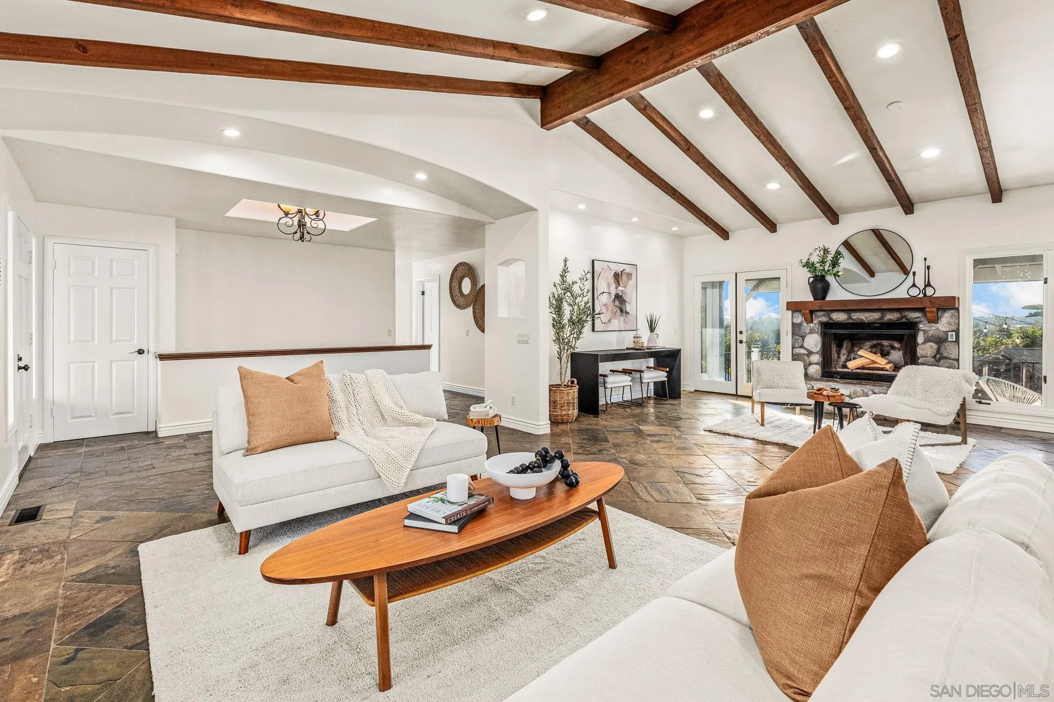 https://cdn.realtyfeed.com/cdn/127/250036779/1addd35c4d18364bf72008b38479d003.webp