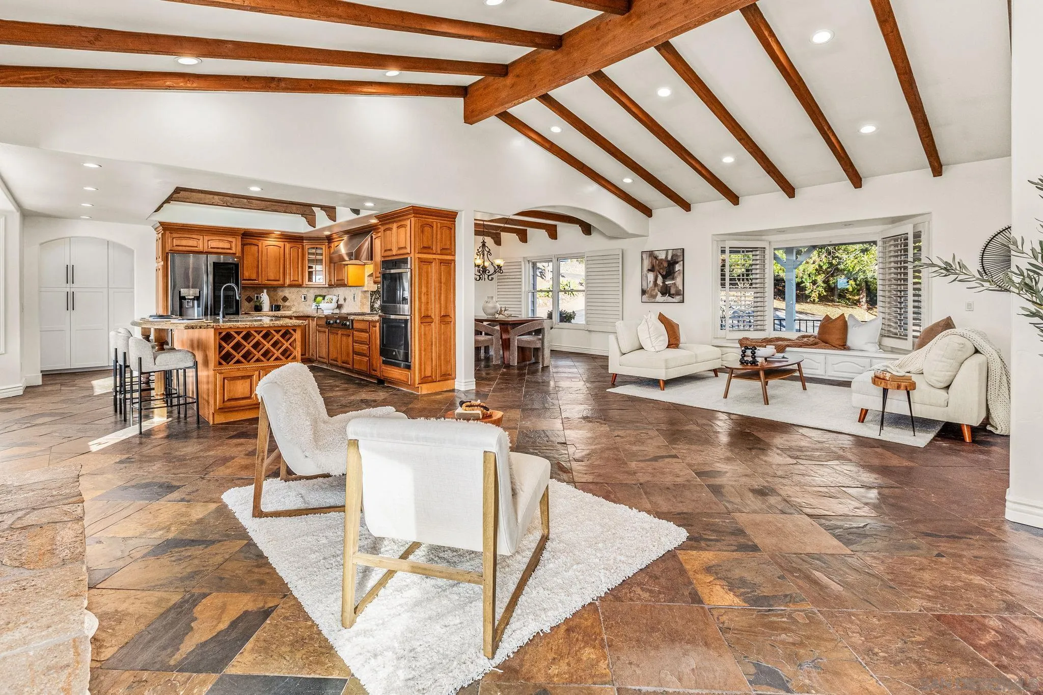 https://cdn.realtyfeed.com/cdn/127/250036779/1be7c57e2a1bda7b587556ea4caf921e.webp