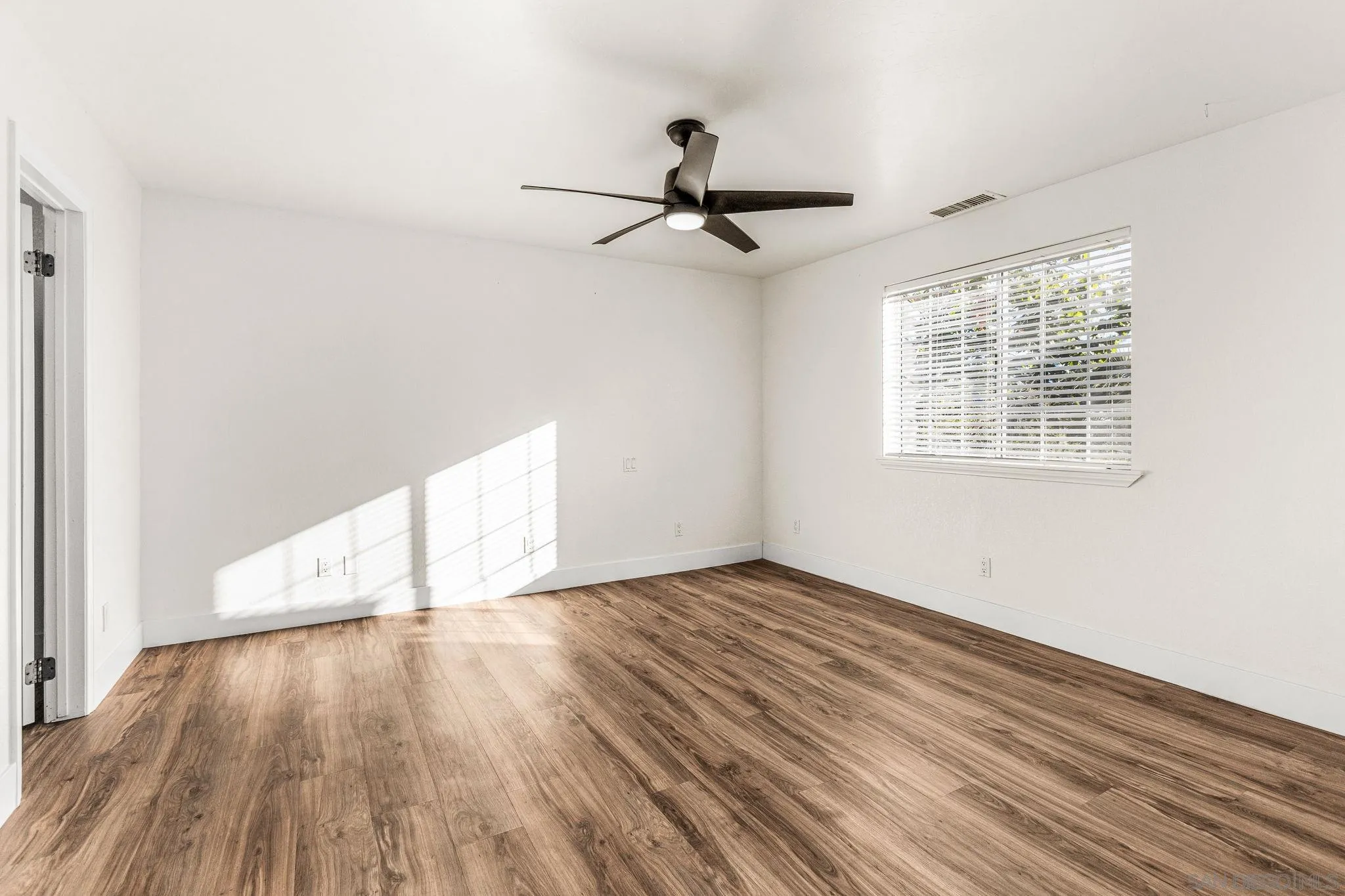https://cdn.realtyfeed.com/cdn/127/250036779/590b18891edc71a36ebc3a96e06634ad.webp
