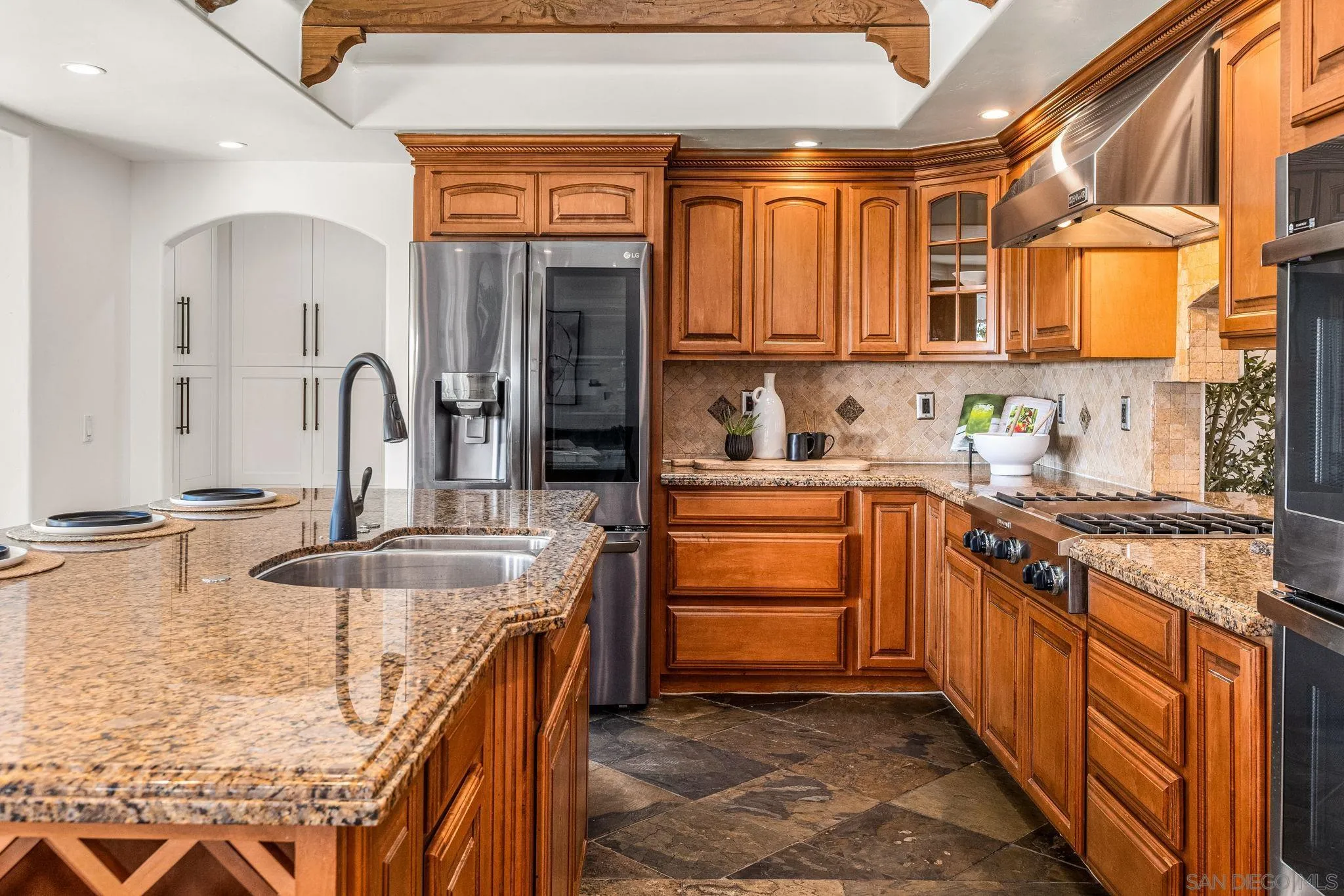 https://cdn.realtyfeed.com/cdn/127/250036779/8639464df23208f53fc7edda73e1035f.webp