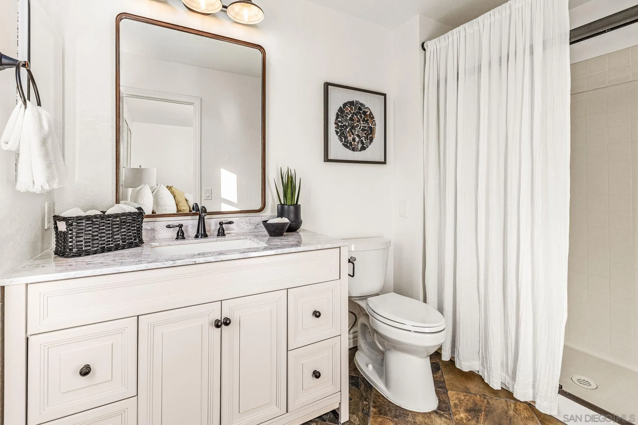 https://cdn.realtyfeed.com/cdn/127/250036779/c071b0cda8239089a48753bc3b741fef.webp