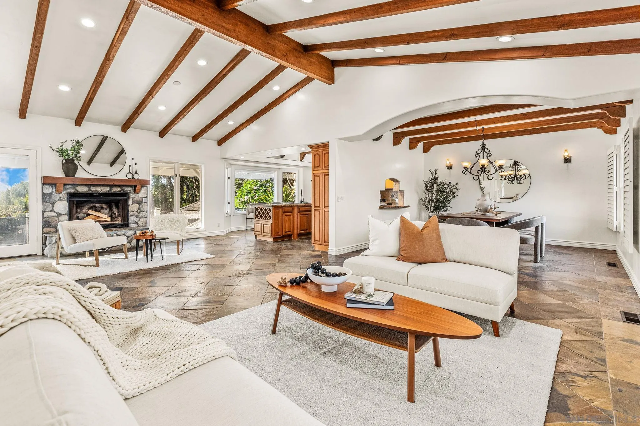 https://cdn.realtyfeed.com/cdn/127/250036779/c7ff47213282eb73d6b889c998a65db5.webp