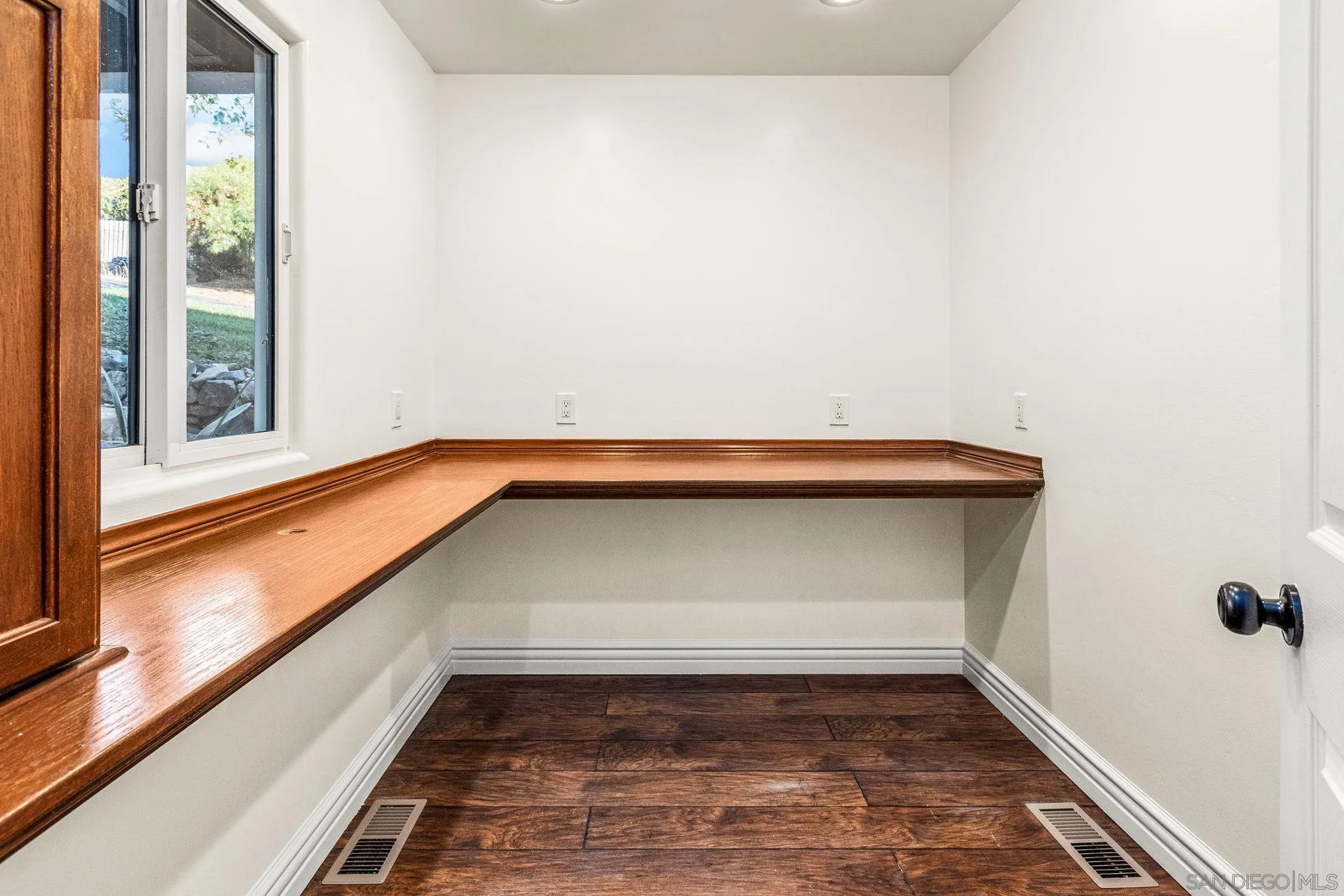 https://cdn.realtyfeed.com/cdn/127/250036779/cb257010bf0163bccb52d3fa16a667c3.webp