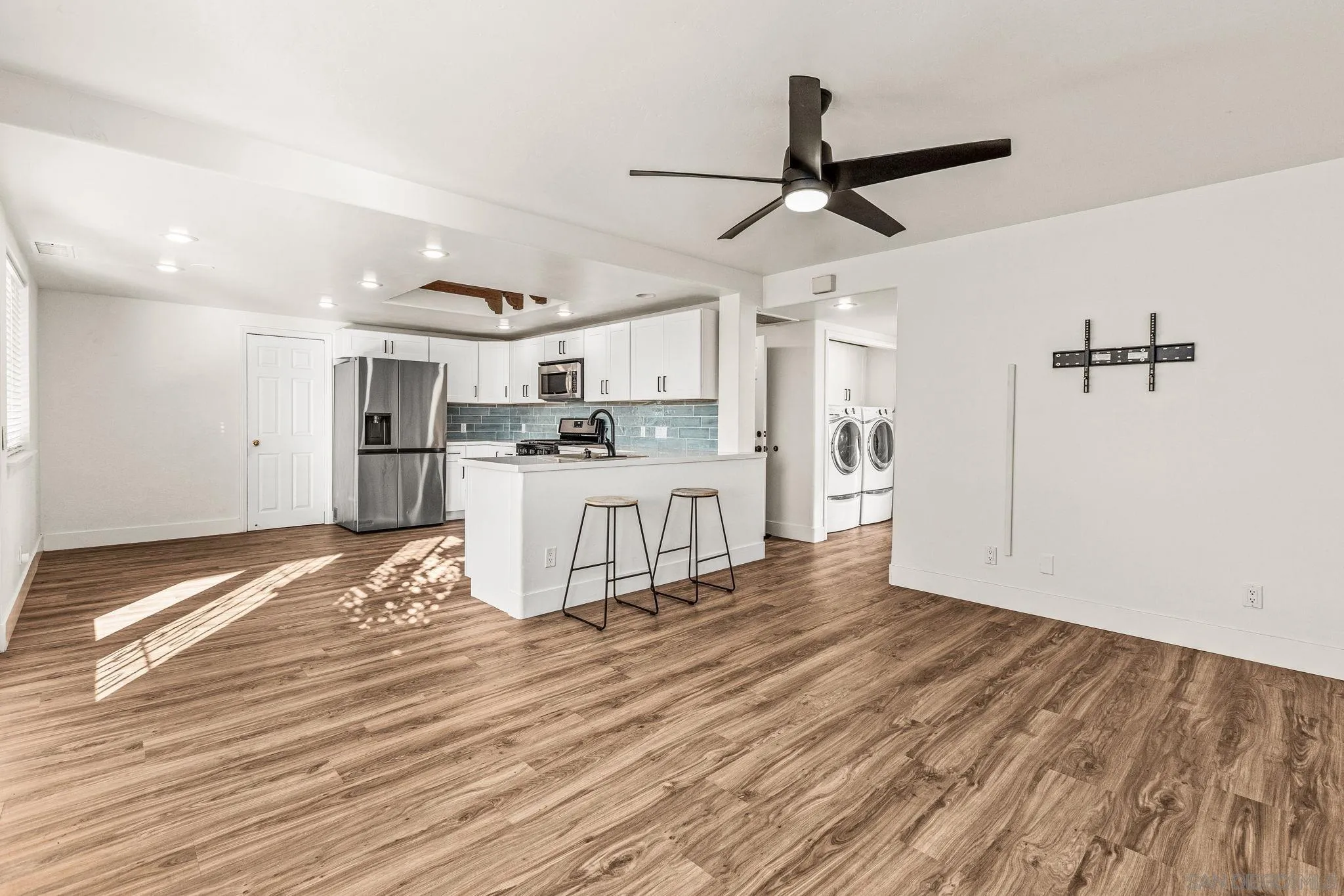 https://cdn.realtyfeed.com/cdn/127/250036779/cd0fd5284ee1433aeab0925f302e73e0.webp