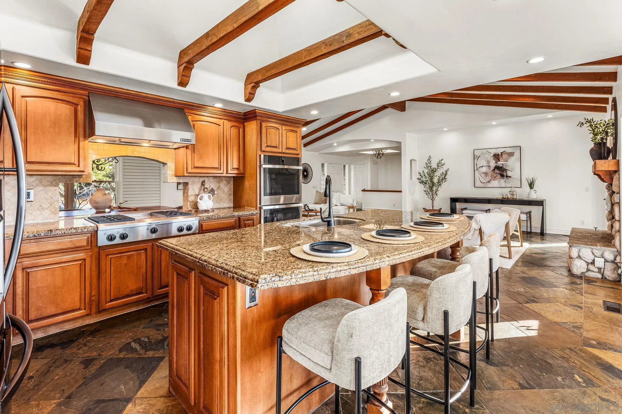 https://cdn.realtyfeed.com/cdn/127/250036779/e62b6544b647408f6e4f860399a69449.webp