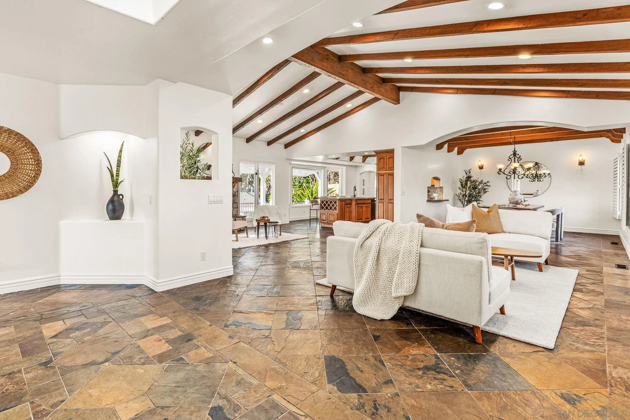 https://cdn.realtyfeed.com/cdn/127/250036779/faecf67145f3ceabfb5c1e8f7c54cdfc.webp