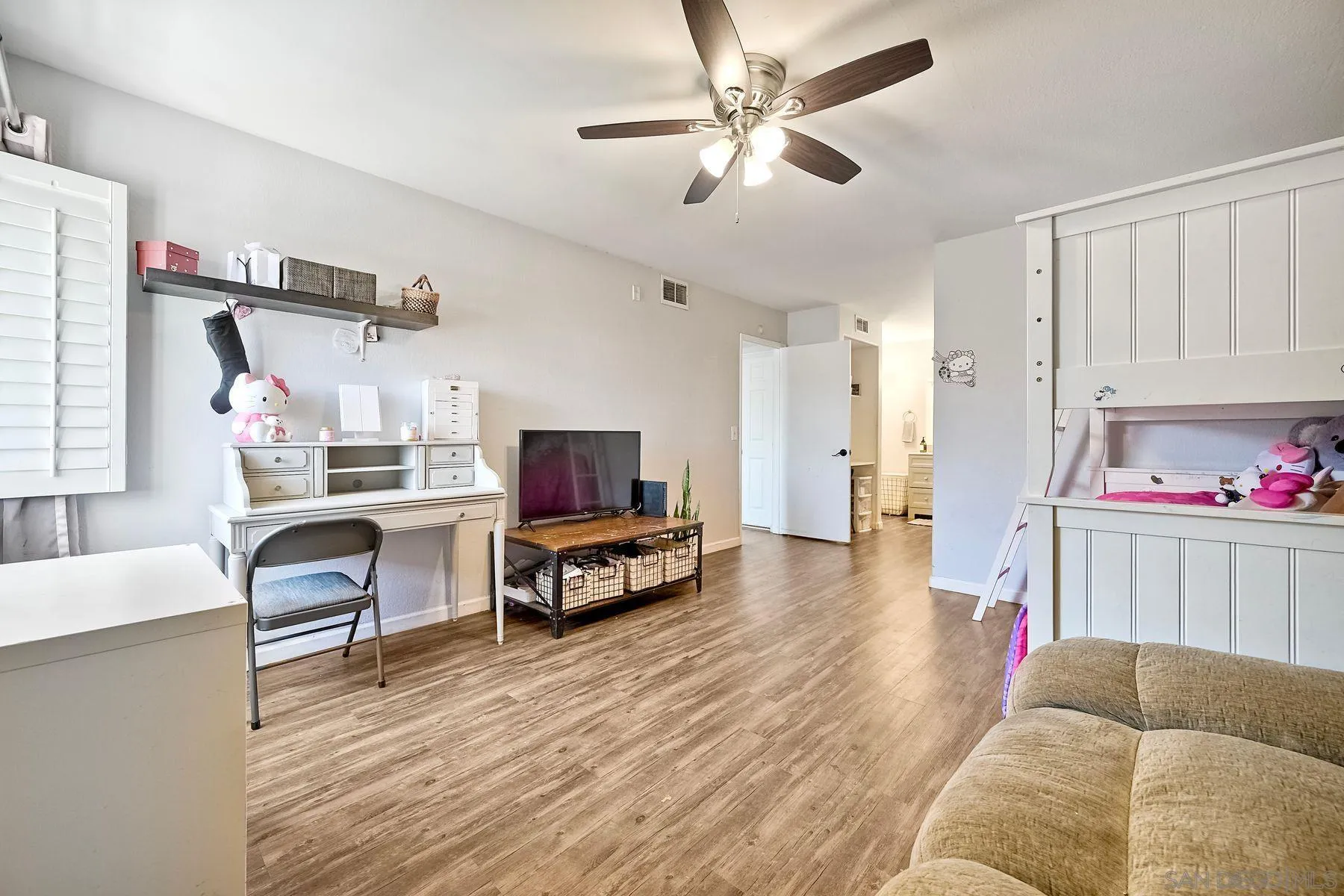 https://cdn.realtyfeed.com/cdn/127/250036780/7d4f2ece307d861e82d2a8dcee116bee.webp