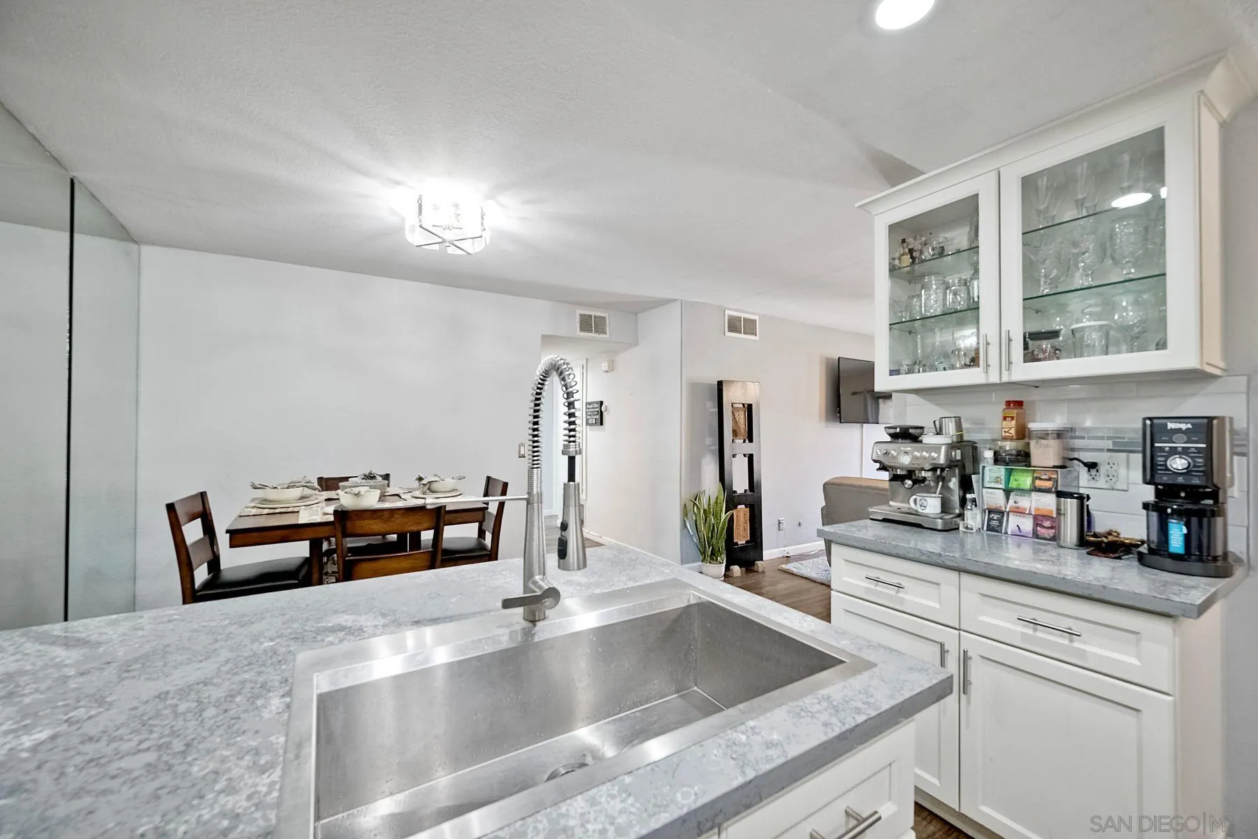 https://cdn.realtyfeed.com/cdn/127/250036780/ad1706c7a8228f67f9325b3fad2af372.webp