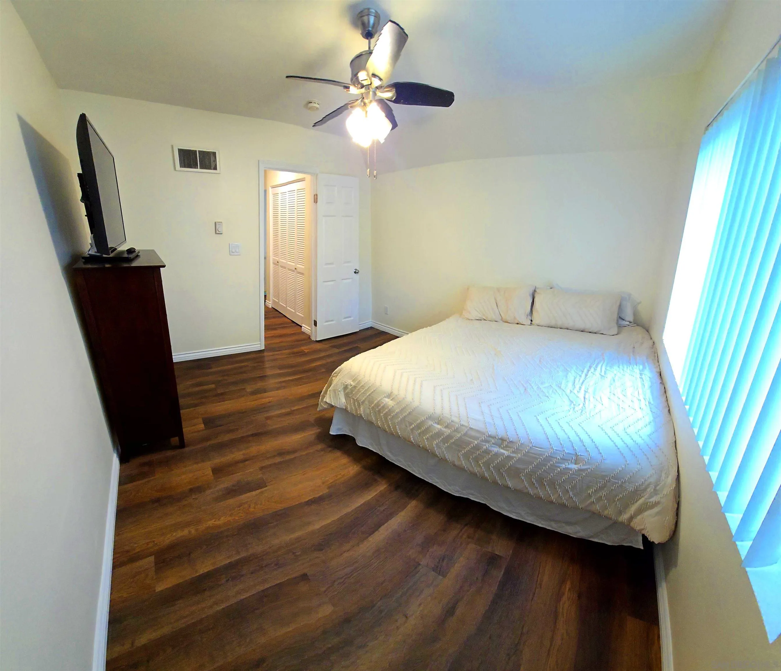 https://cdn.realtyfeed.com/cdn/127/250036781/30ecabc97f73a2d39161c65b54ac2d4f.webp