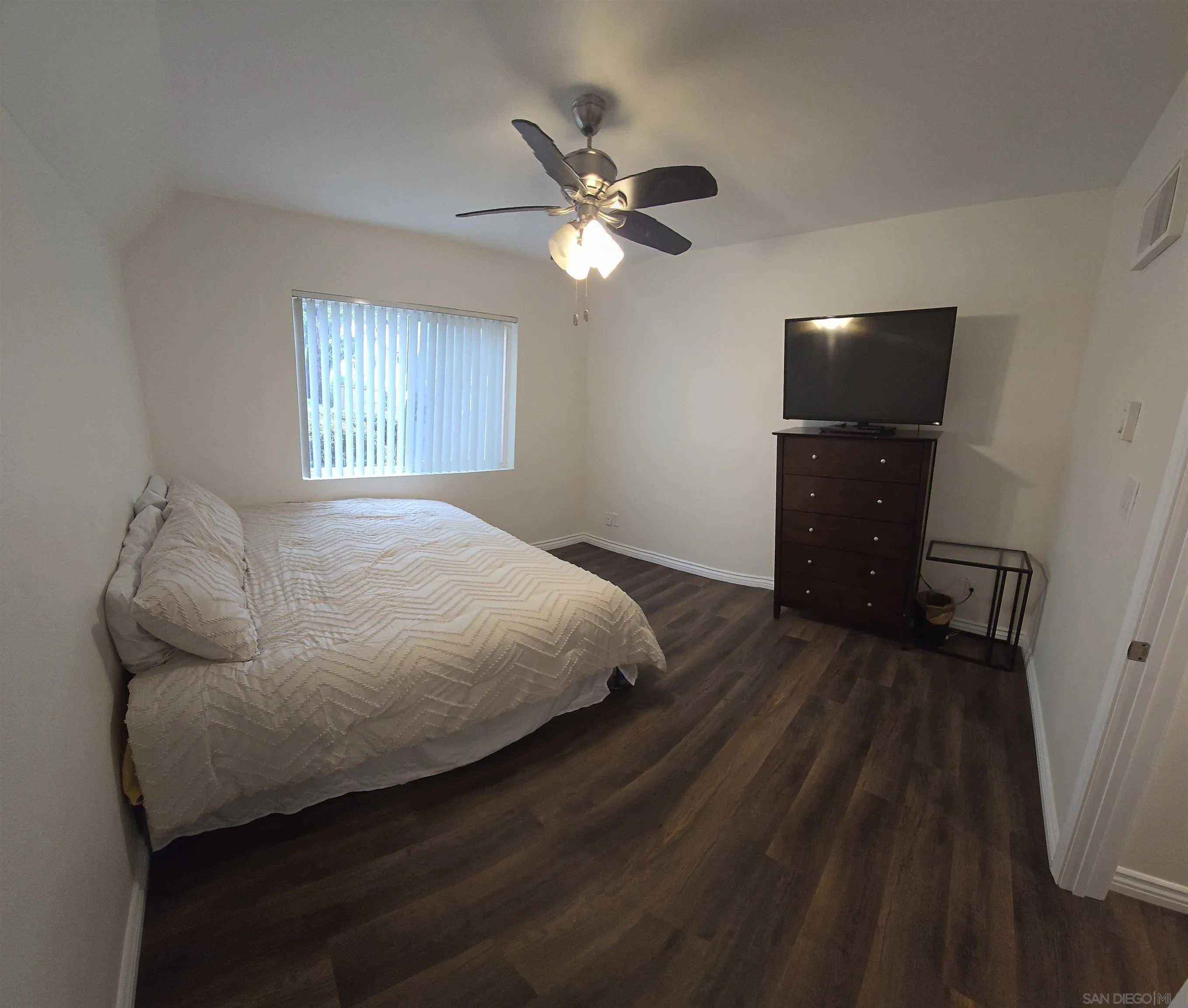 https://cdn.realtyfeed.com/cdn/127/250036781/a51364c9bf10c3f8b71f21883e7150f0.webp