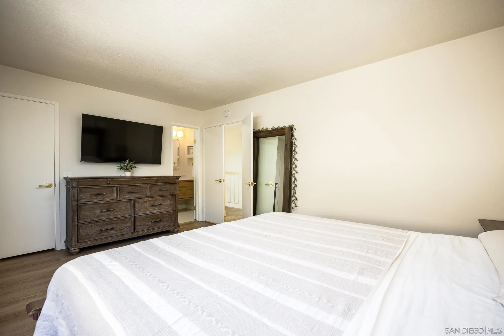 https://cdn.realtyfeed.com/cdn/127/250036786/217d3ed435bc32c2056bb03d1b823a9a.webp