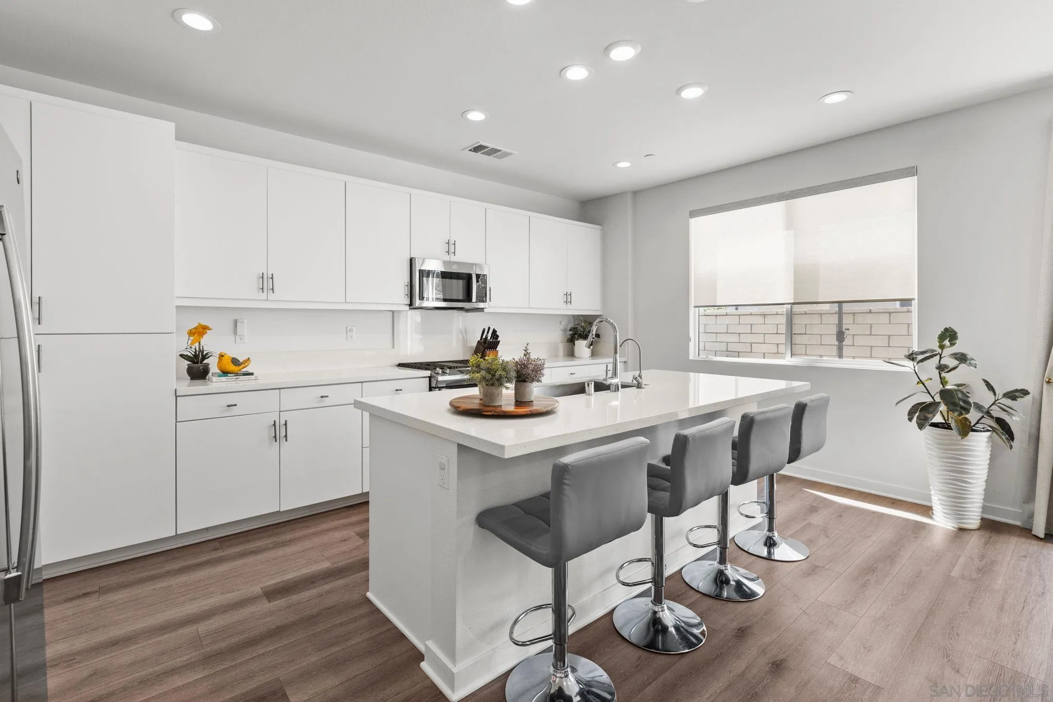 https://cdn.realtyfeed.com/cdn/127/250036788/b7ec3e7f89563f8a80aca4b13beee72c.webp