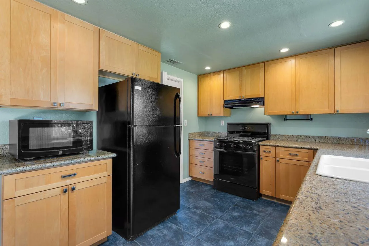 https://cdn.realtyfeed.com/cdn/127/250036792/f94ccd4510d4973d4f87c2b14836bbb0.webp