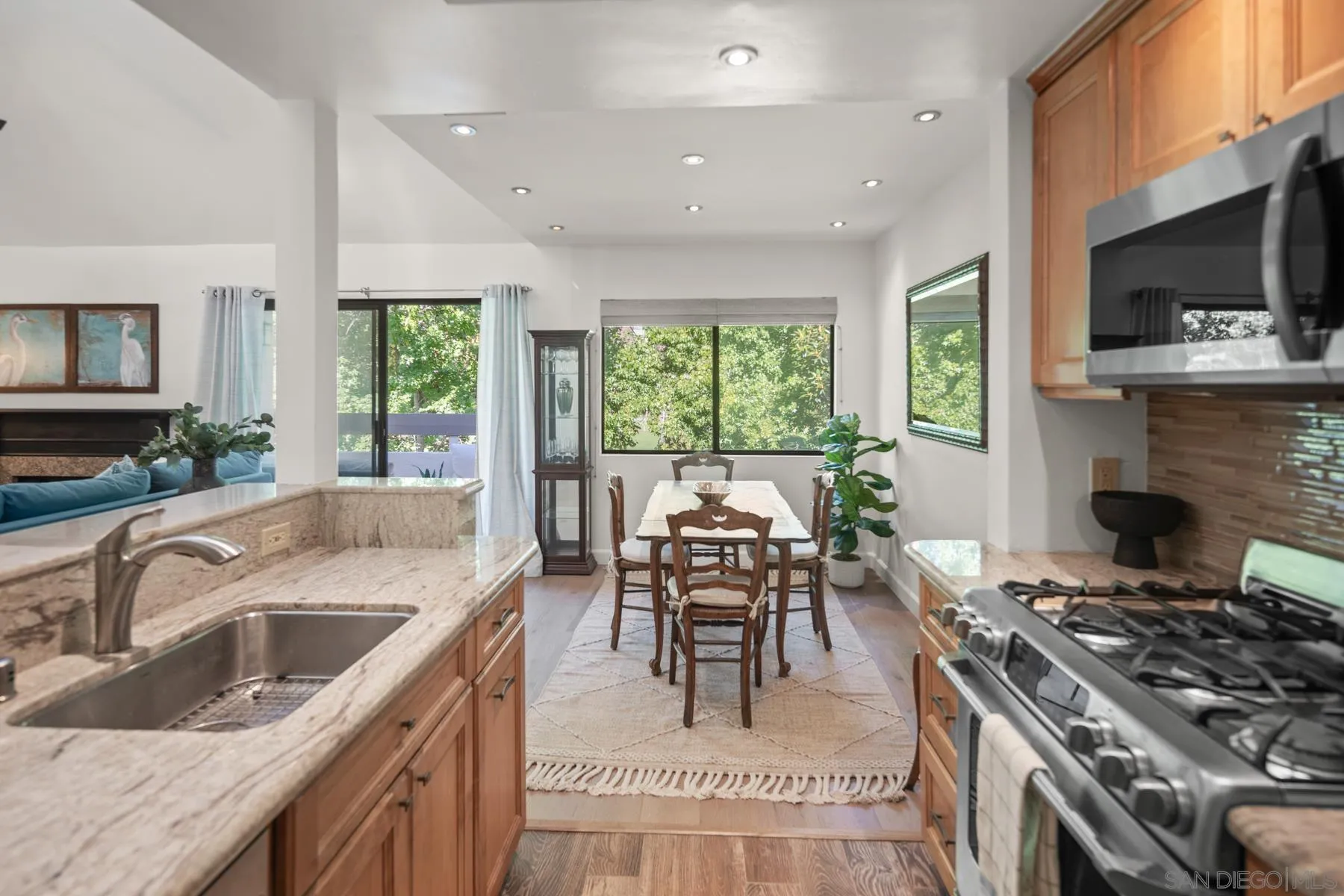 https://cdn.realtyfeed.com/cdn/127/250036794/8c92718667b294484792c17ec7afcf1c.webp