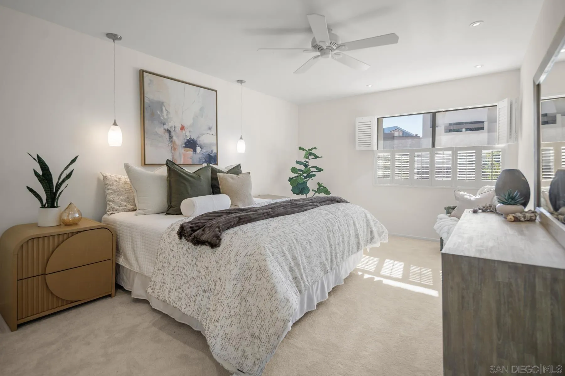 https://cdn.realtyfeed.com/cdn/127/250036794/a2b95a235b7a629080f27eb2540ebb2a.webp