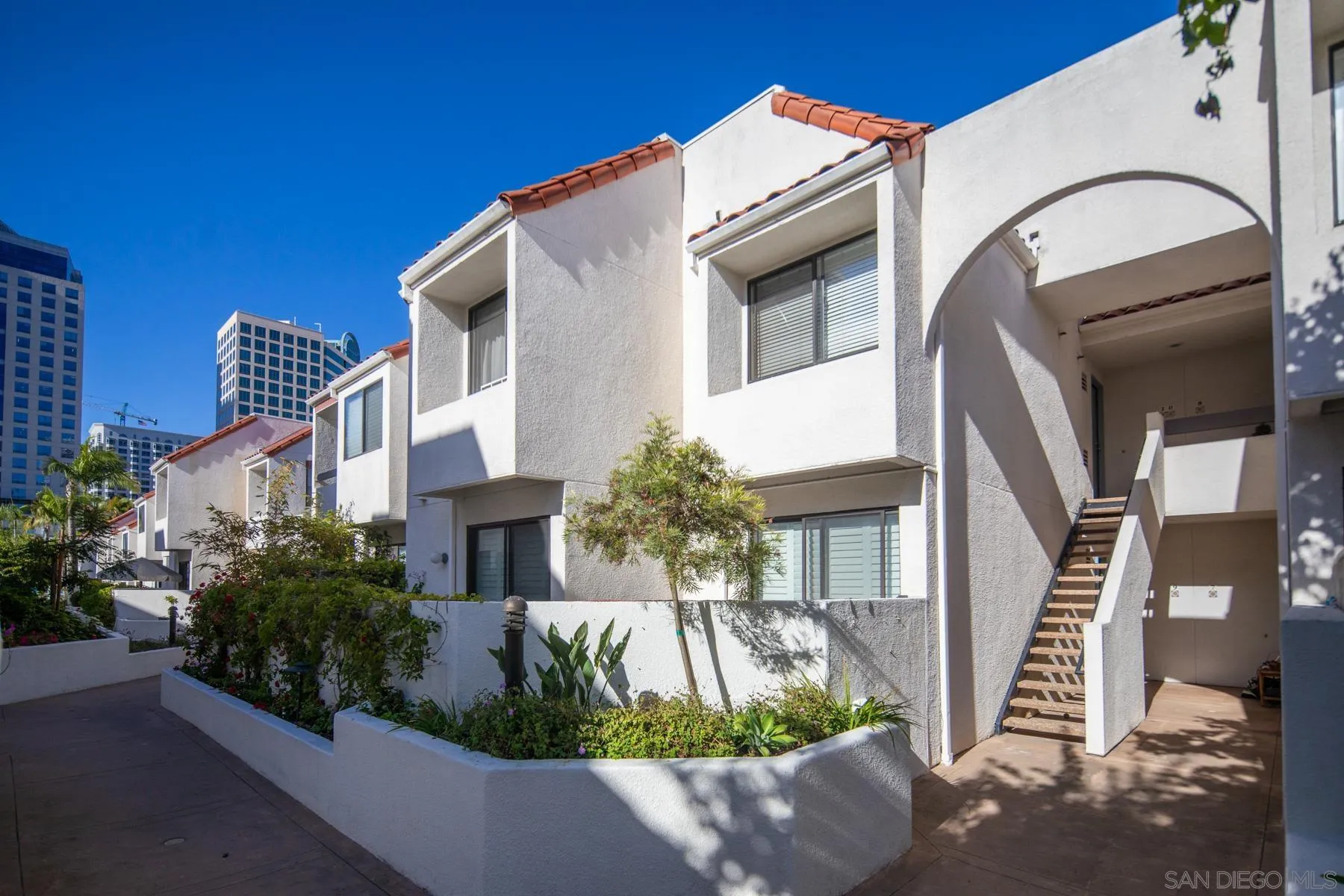 https://cdn.realtyfeed.com/cdn/127/250036794/d009dddbb6ffdc5ff59a201a2a994485.webp