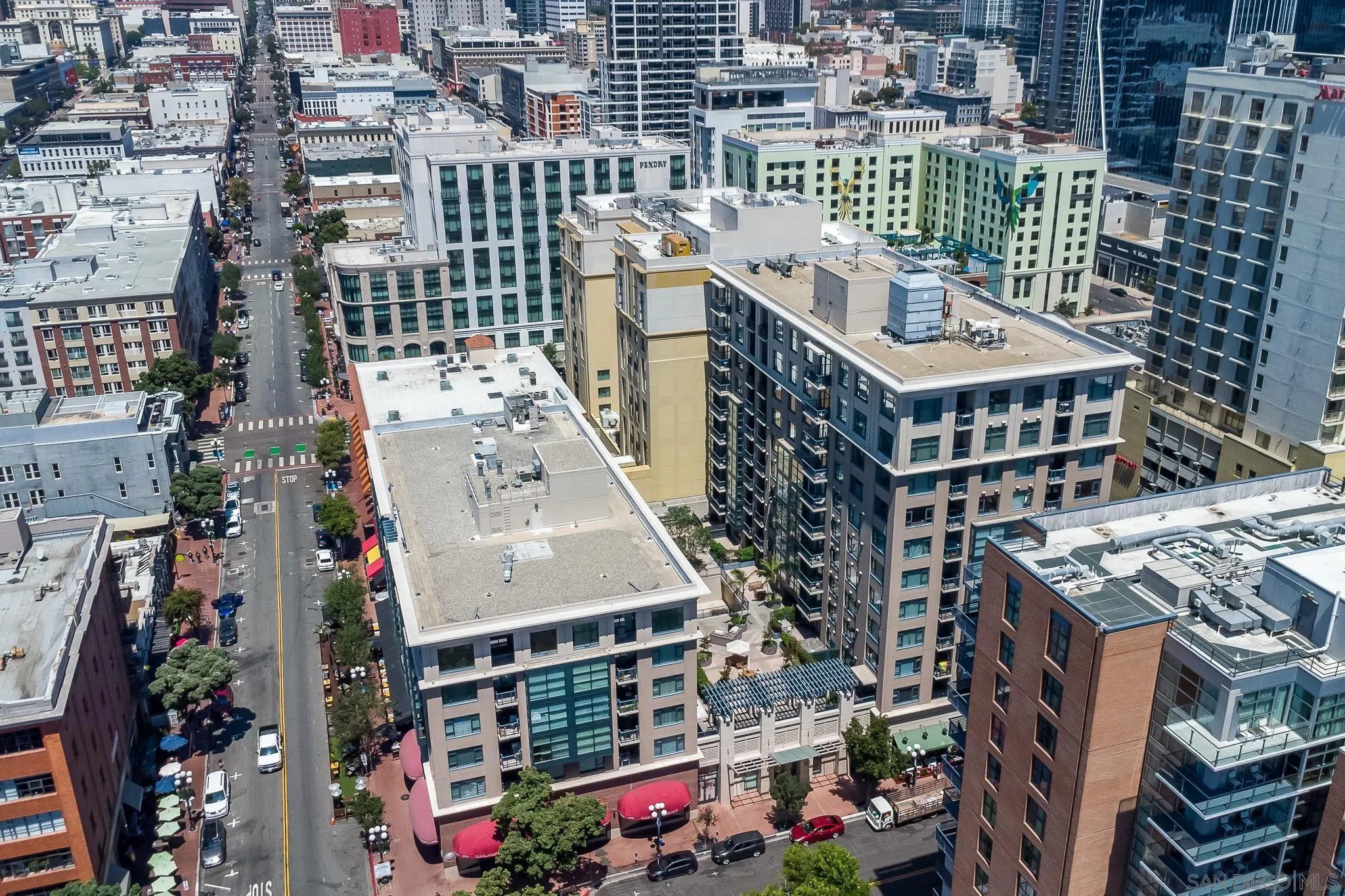 https://cdn.realtyfeed.com/cdn/127/250036797/1d703c40db26e4f31a6e3c8146059680.webp