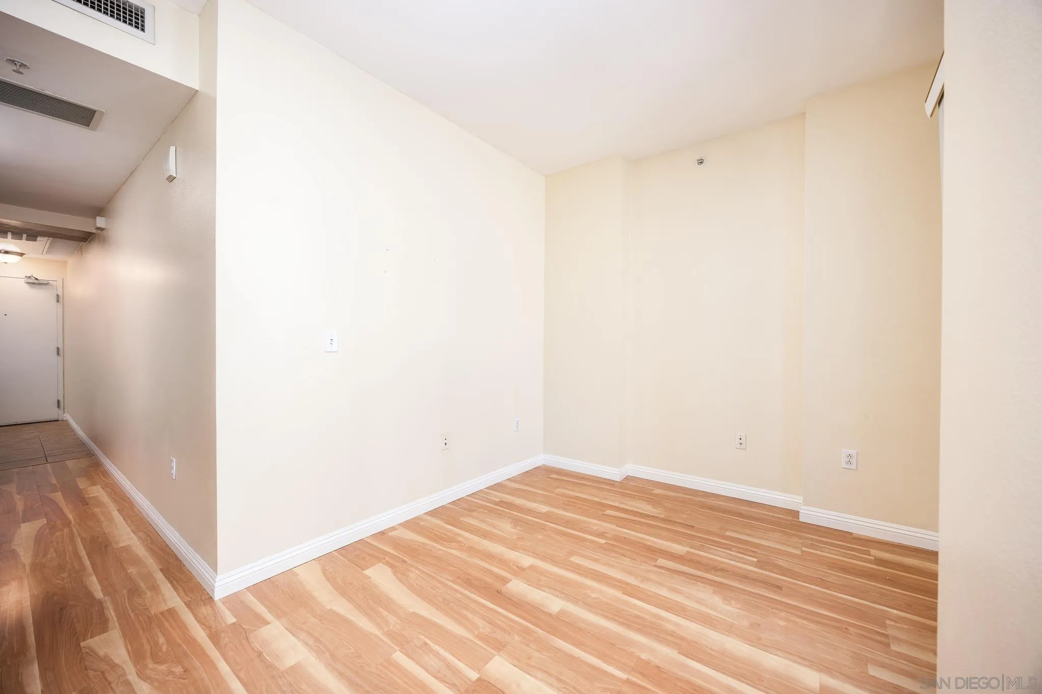 https://cdn.realtyfeed.com/cdn/127/250036797/ece496f7bc2f3f9a3e1e63d3e94f311f.webp