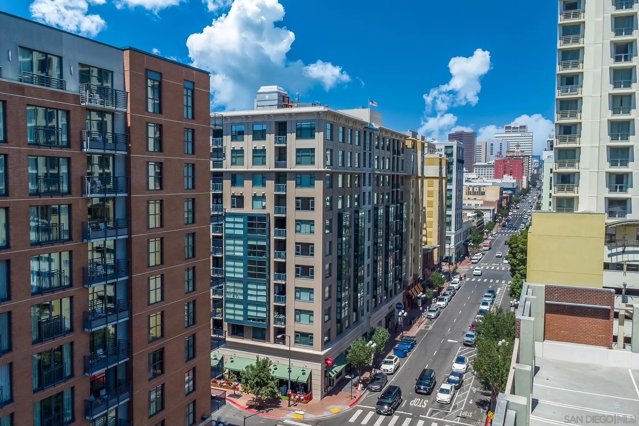 https://cdn.realtyfeed.com/cdn/127/250036797/ed792fba701cfa4b70c179eafaa83fd2.webp