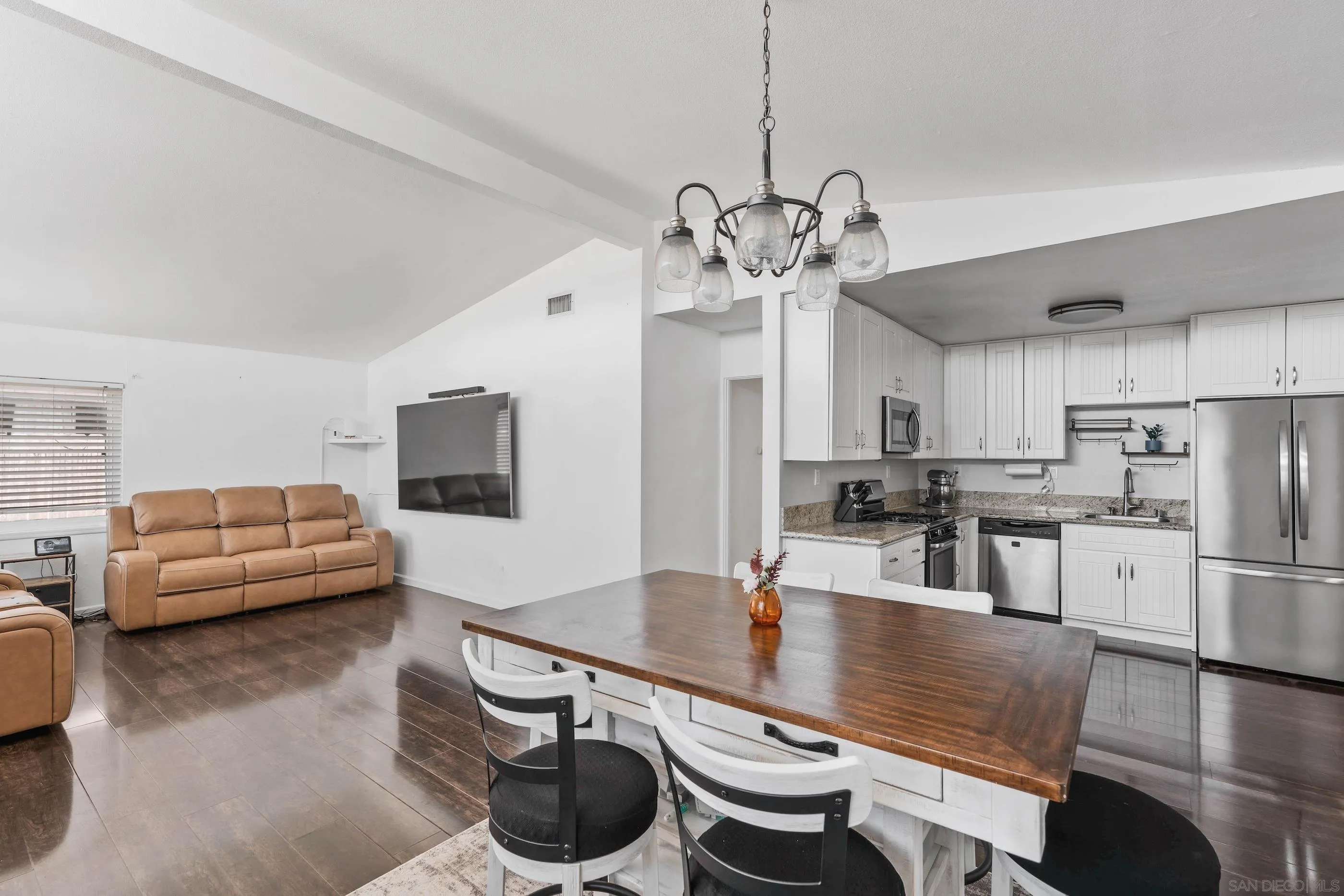 https://cdn.realtyfeed.com/cdn/127/250036802/88faafb25f42d4aa575df1d7e182004e.webp