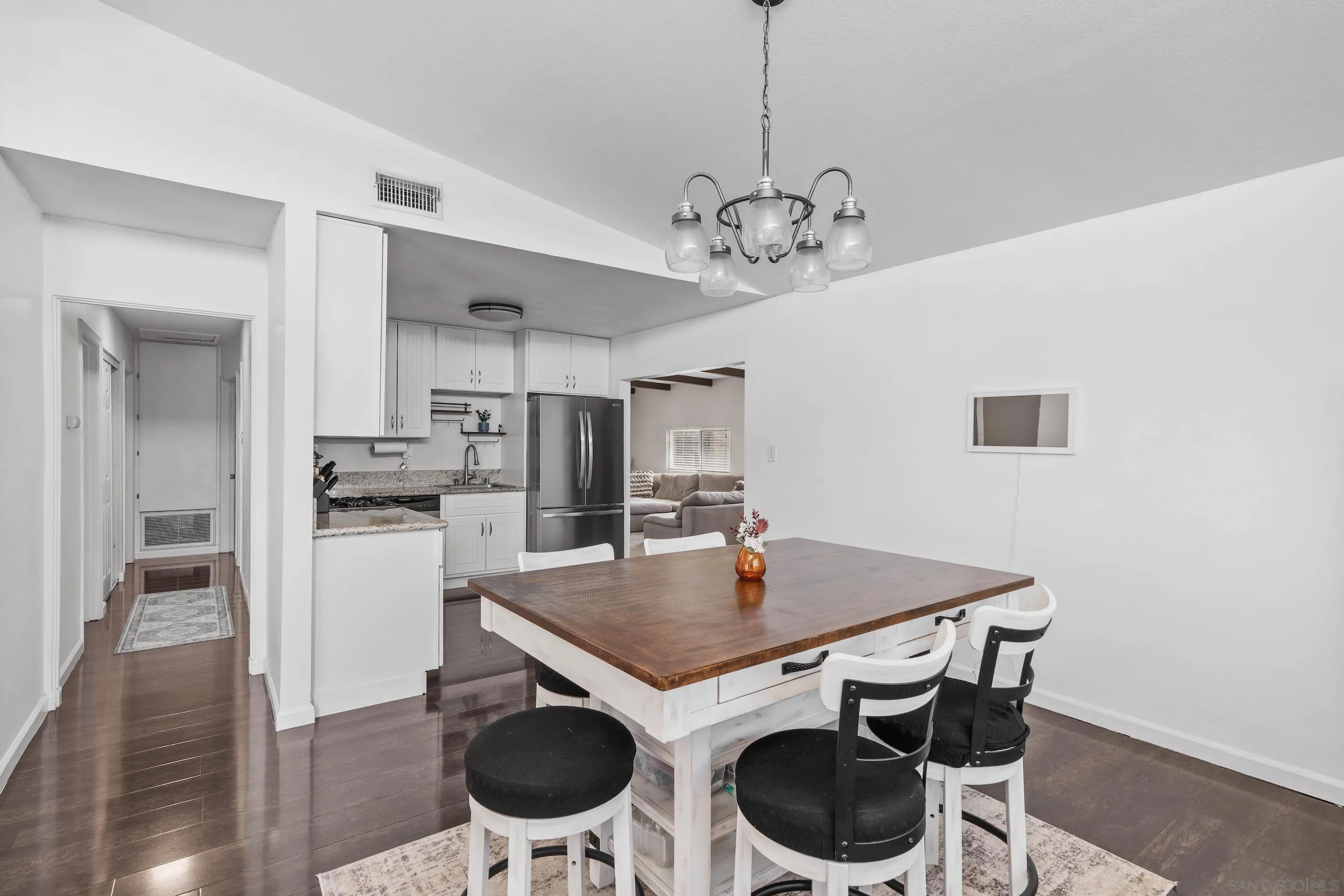 https://cdn.realtyfeed.com/cdn/127/250036802/a0378e2d6d67d0022d3cb3c339e7ff35.webp