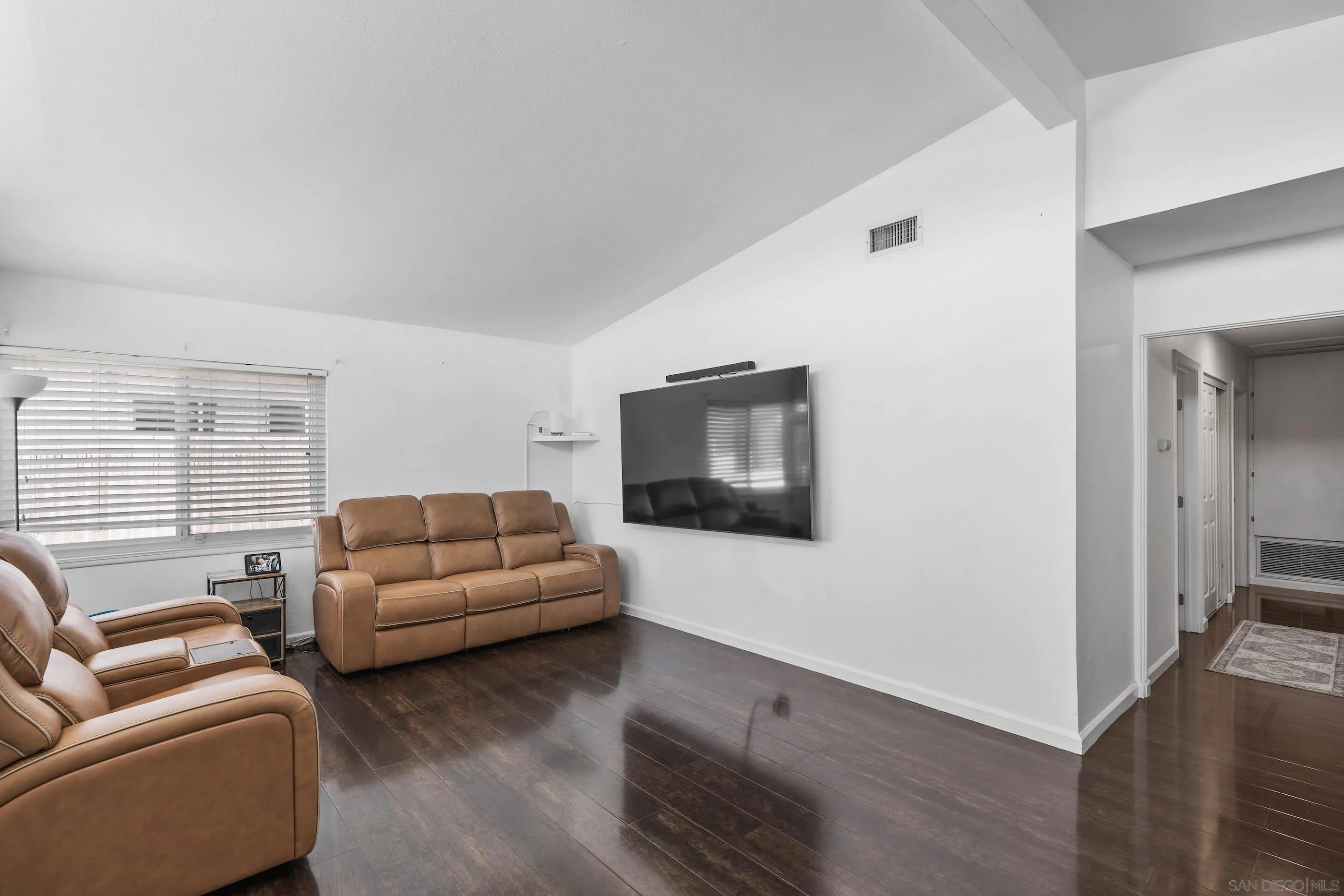 https://cdn.realtyfeed.com/cdn/127/250036802/d6918caff72ca84dfdbe7097ab1df52f.webp