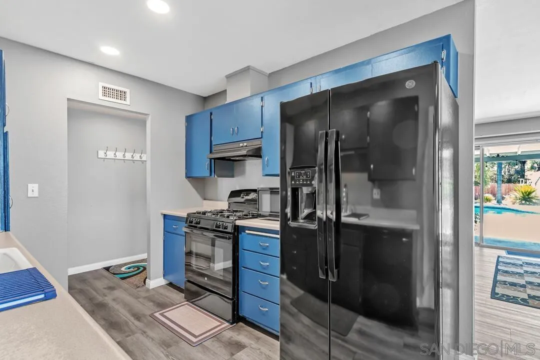 https://cdn.realtyfeed.com/cdn/127/250036803/04794b58af8f384e2a80243a7615d3d9.webp