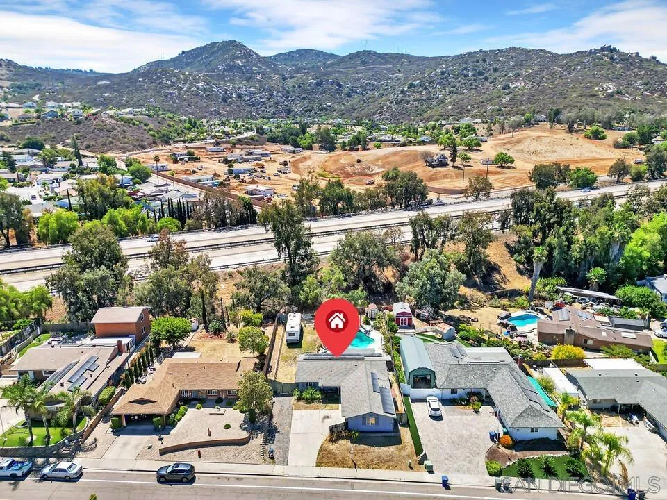 https://cdn.realtyfeed.com/cdn/127/250036803/dcb65f7bd1981713489627edc3e9205f.webp