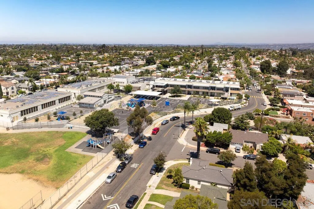 https://cdn.realtyfeed.com/cdn/127/250036804/4dc7e8ba0d73e0bbd30e2b12b68c93ce.webp
