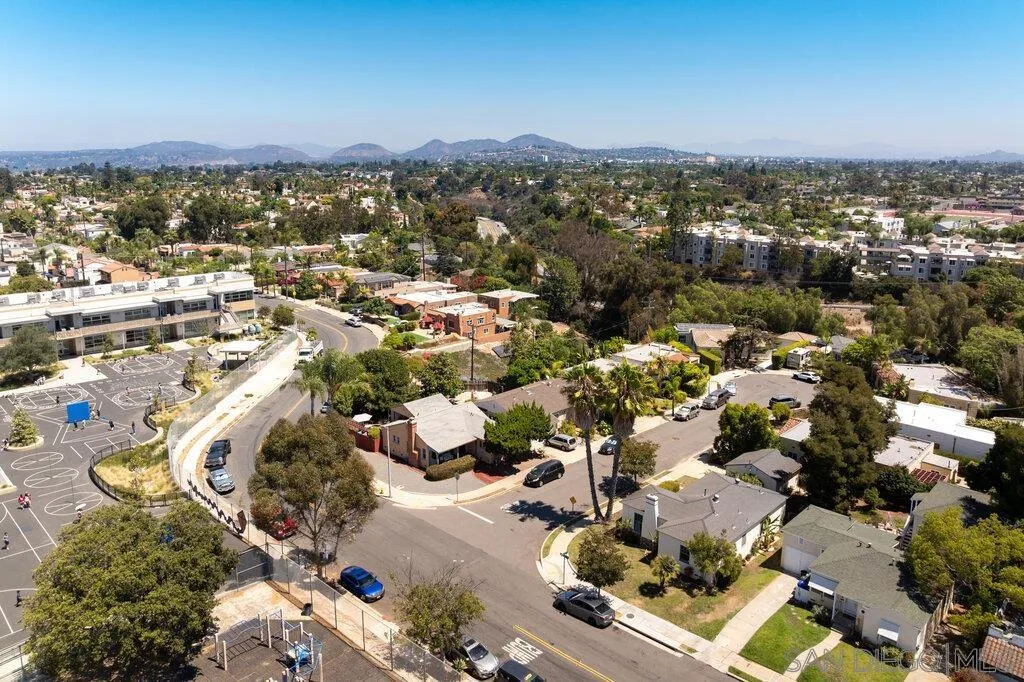 https://cdn.realtyfeed.com/cdn/127/250036804/8c7fe886420273b1032a730fe1fd2660.webp