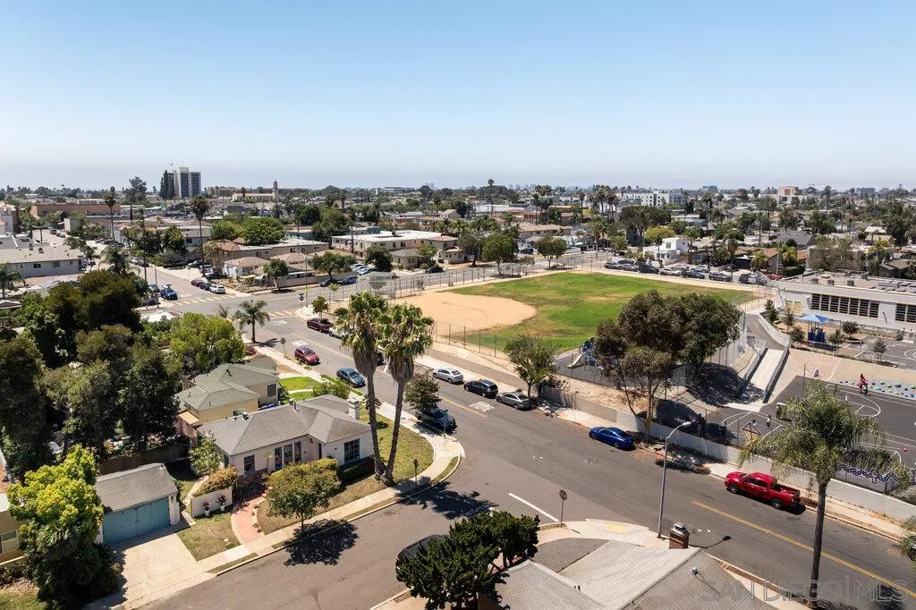 https://cdn.realtyfeed.com/cdn/127/250036804/959e6493f468dc328c2e44e9075d9b23.webp