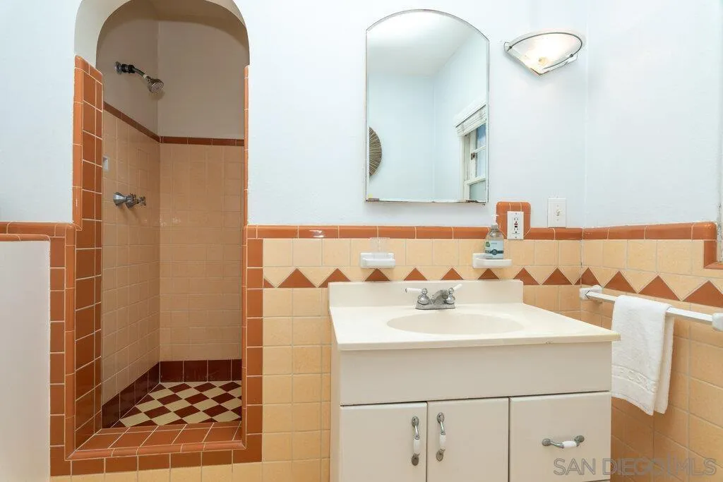 https://cdn.realtyfeed.com/cdn/127/250036804/d15be3062db625be980c3da0b3355cf8.webp