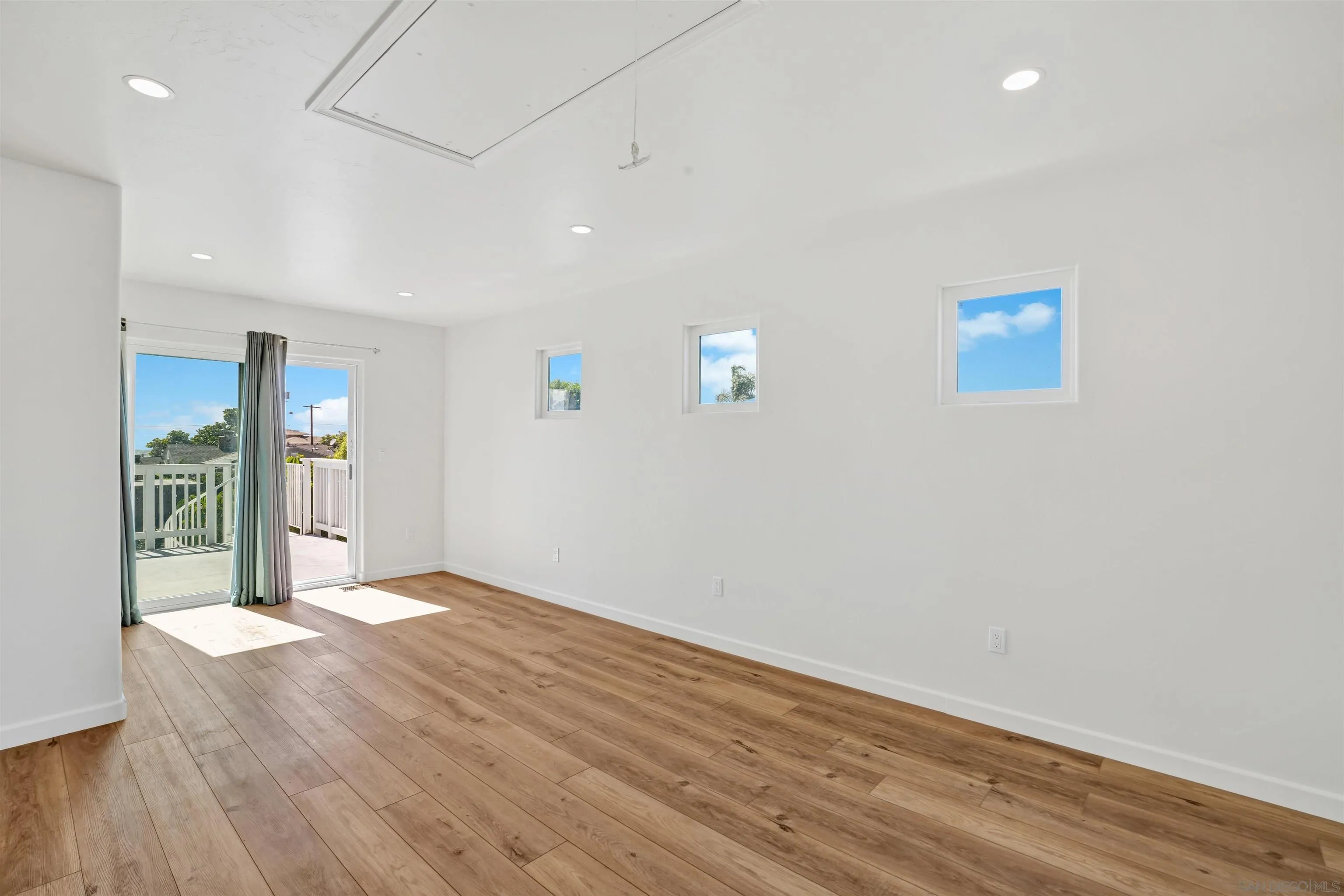 https://cdn.realtyfeed.com/cdn/127/250036810/2bd20cc4ef8cee983b78566ffb32de3d.webp