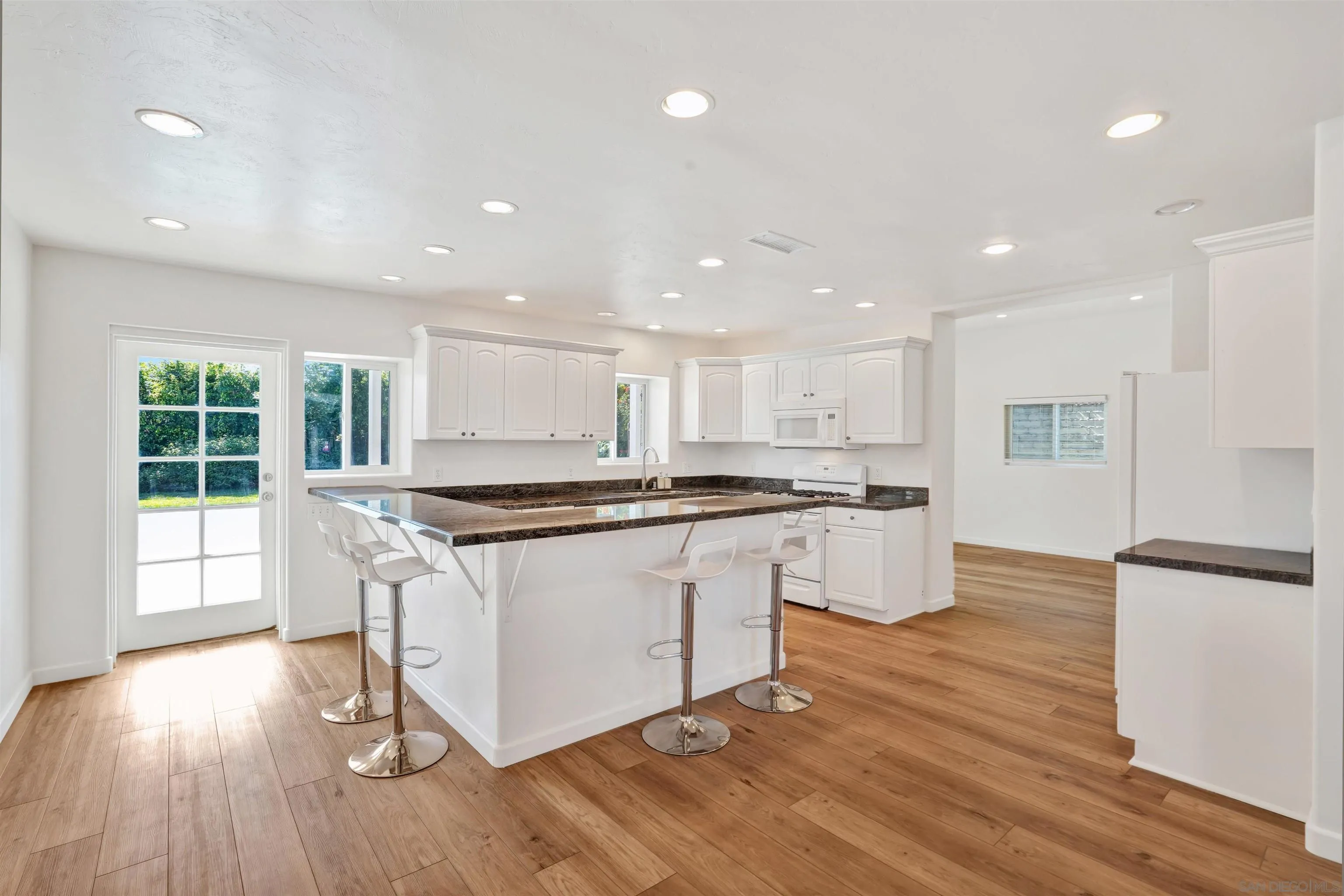 https://cdn.realtyfeed.com/cdn/127/250036810/e7d7679f2e13c71f9b6601712fe39bc1.webp