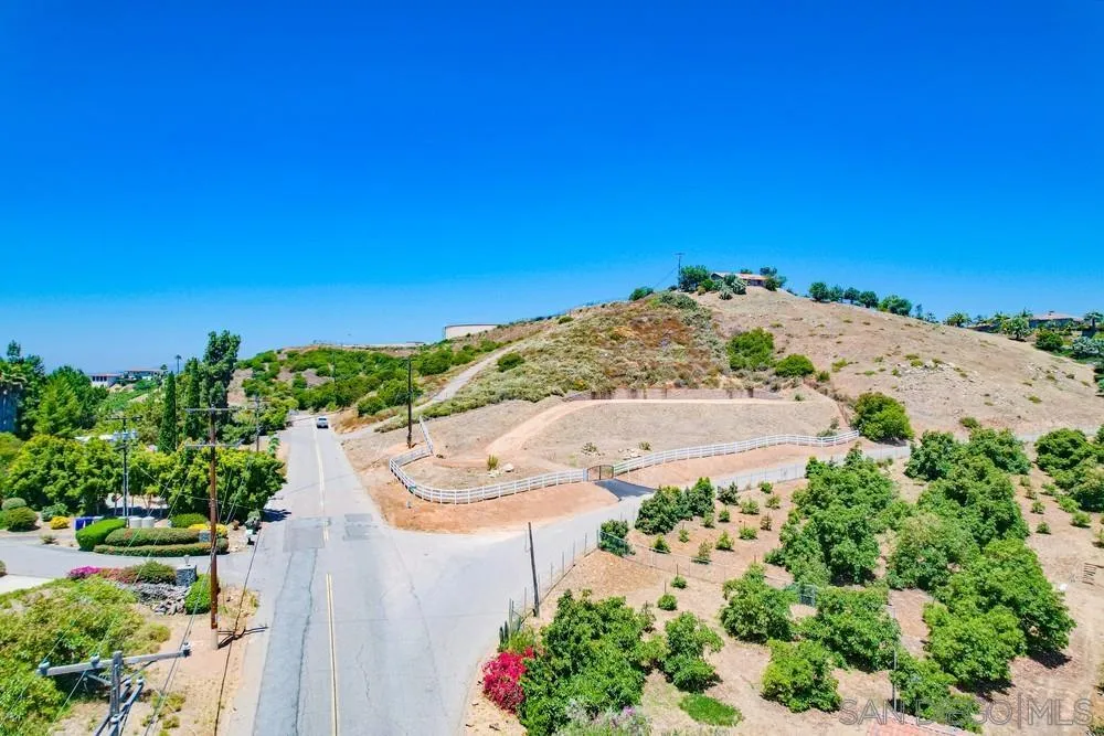 https://cdn.realtyfeed.com/cdn/127/250036813/009b6e5e084f103504acf5eedb7b476e.webp