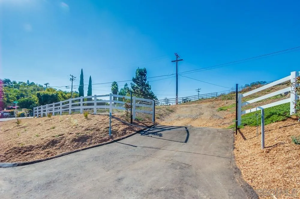 https://cdn.realtyfeed.com/cdn/127/250036813/07623676a82e848a59655ace7f9432ef.webp