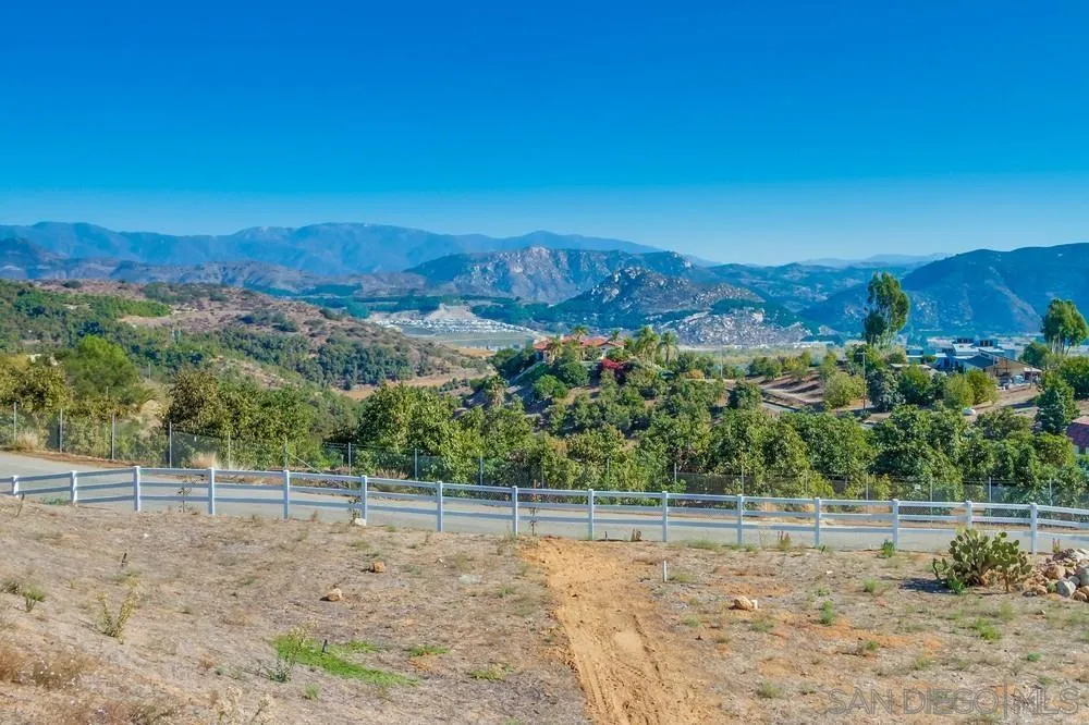 https://cdn.realtyfeed.com/cdn/127/250036813/2f112f8af8656685ca27a1ed135504e6.webp