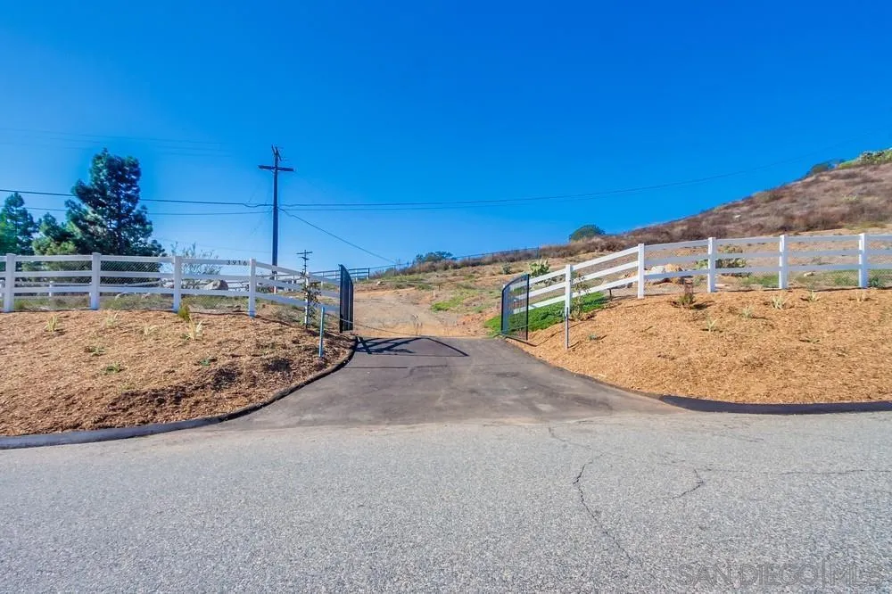 https://cdn.realtyfeed.com/cdn/127/250036813/7325019e12423767a9aaee6490528cb2.webp