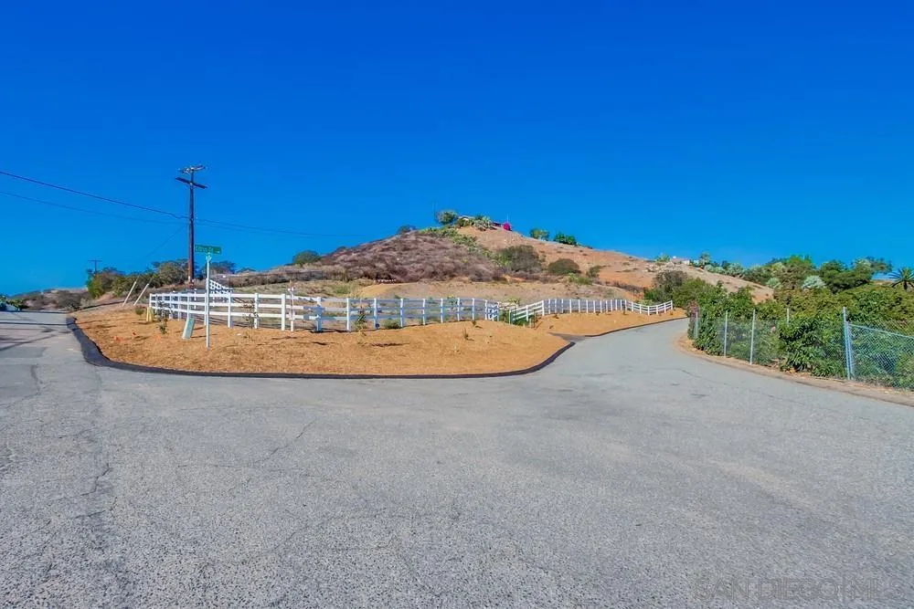 https://cdn.realtyfeed.com/cdn/127/250036813/76d0cc2e382019427e5821360dfe301a.webp