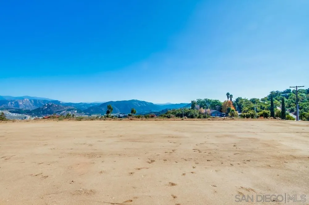 https://cdn.realtyfeed.com/cdn/127/250036813/b98cc6ac3fe390f5832bb3ba7c8563b3.webp