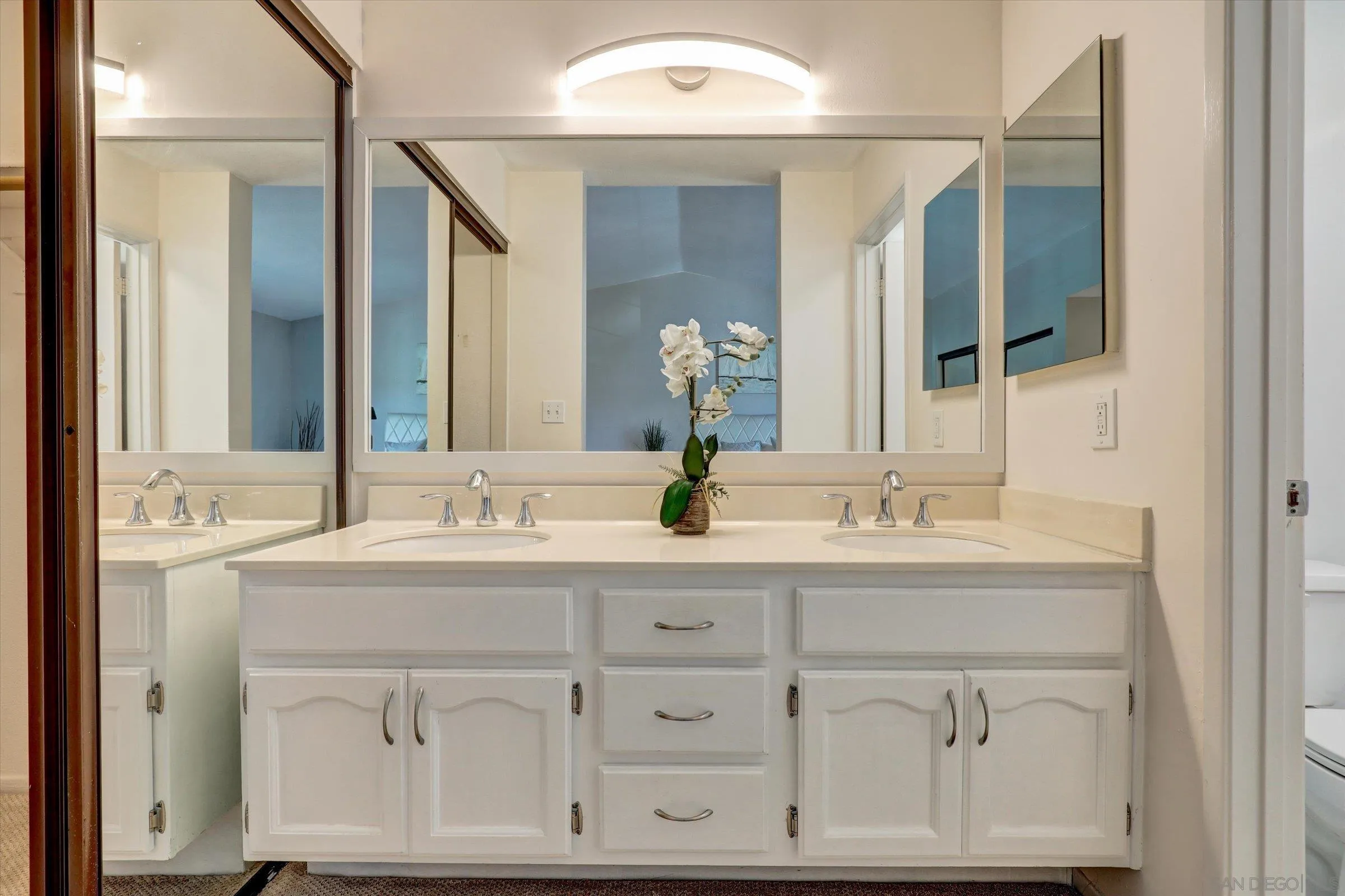 https://cdn.realtyfeed.com/cdn/127/250036815/030e9fe7086913a51390f4e80153fb42.webp