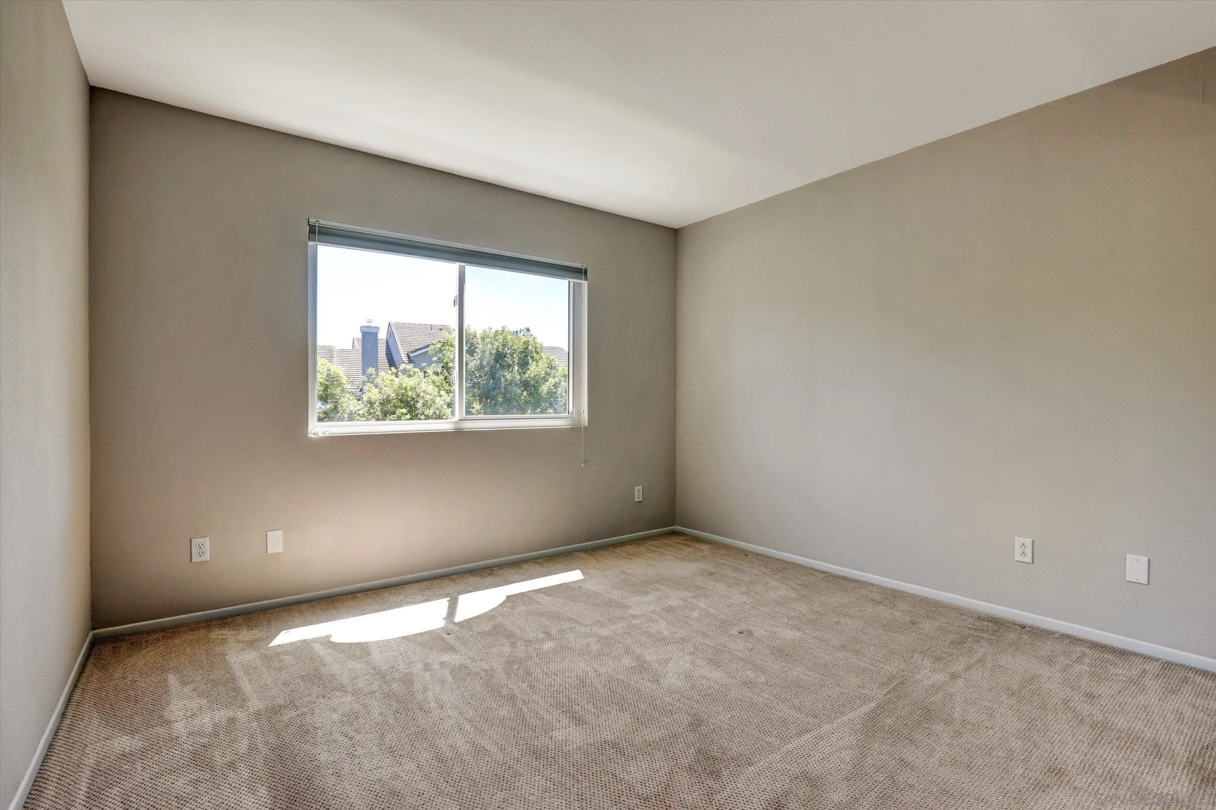 https://cdn.realtyfeed.com/cdn/127/250036815/0fc8ea8796dfec9a1a08dd0213145d3d.webp