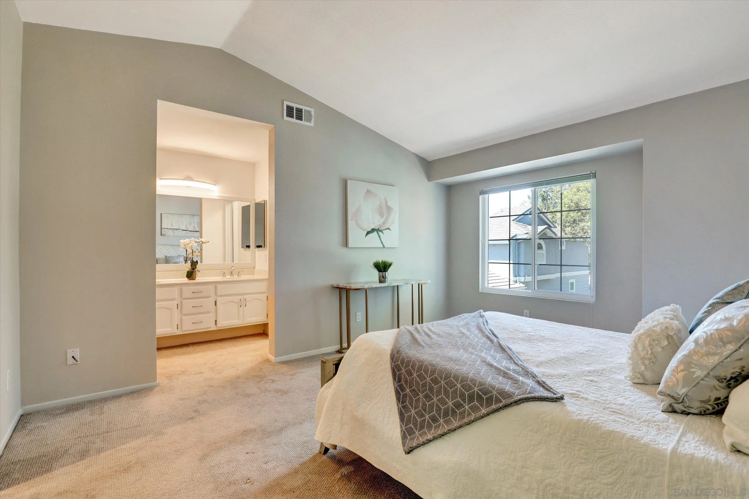 https://cdn.realtyfeed.com/cdn/127/250036815/178bf903b92c9b96b3cb54bead0c752e.webp