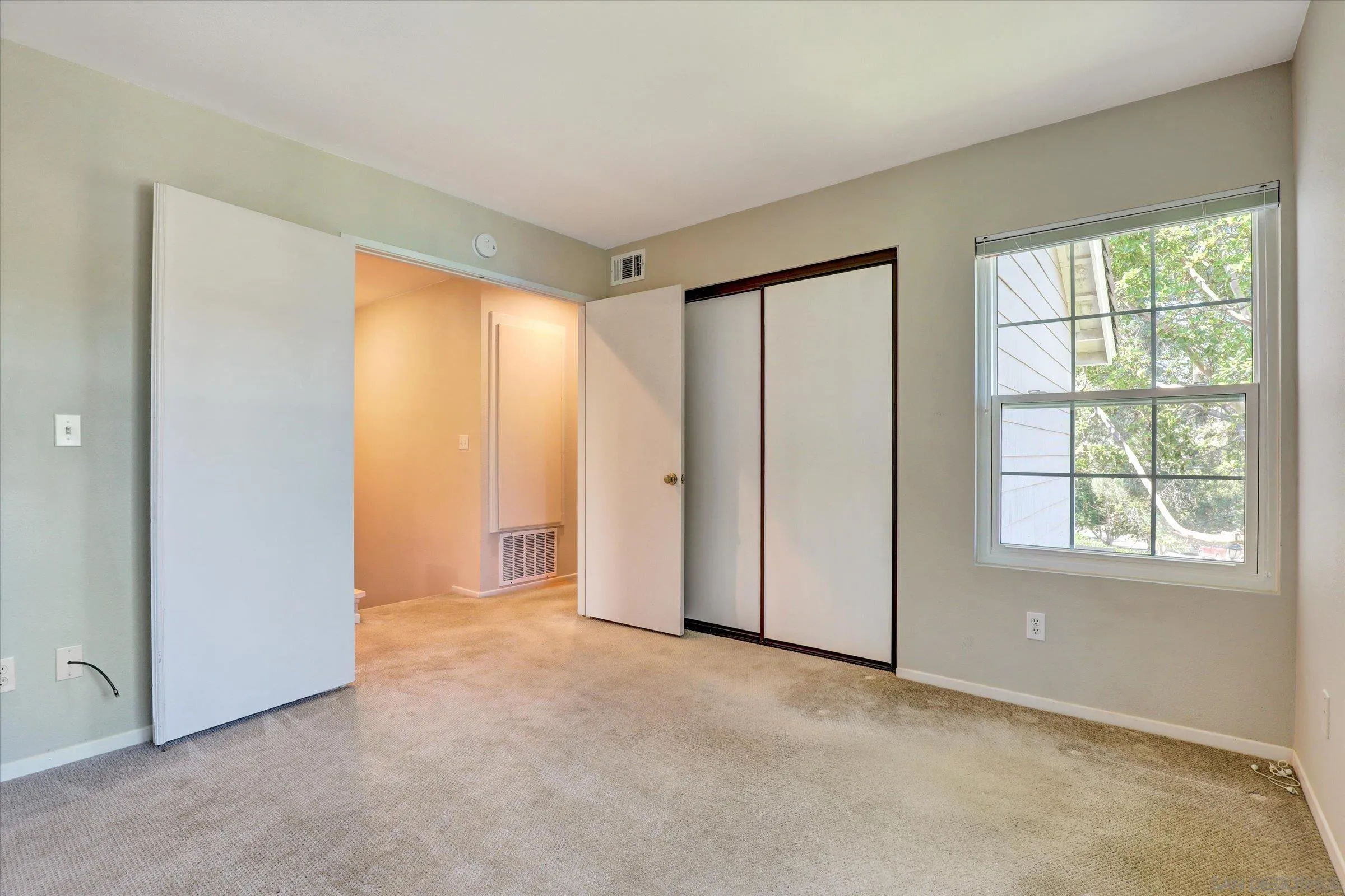https://cdn.realtyfeed.com/cdn/127/250036815/8ff225a8665593c9478335d95fe60e0c.webp
