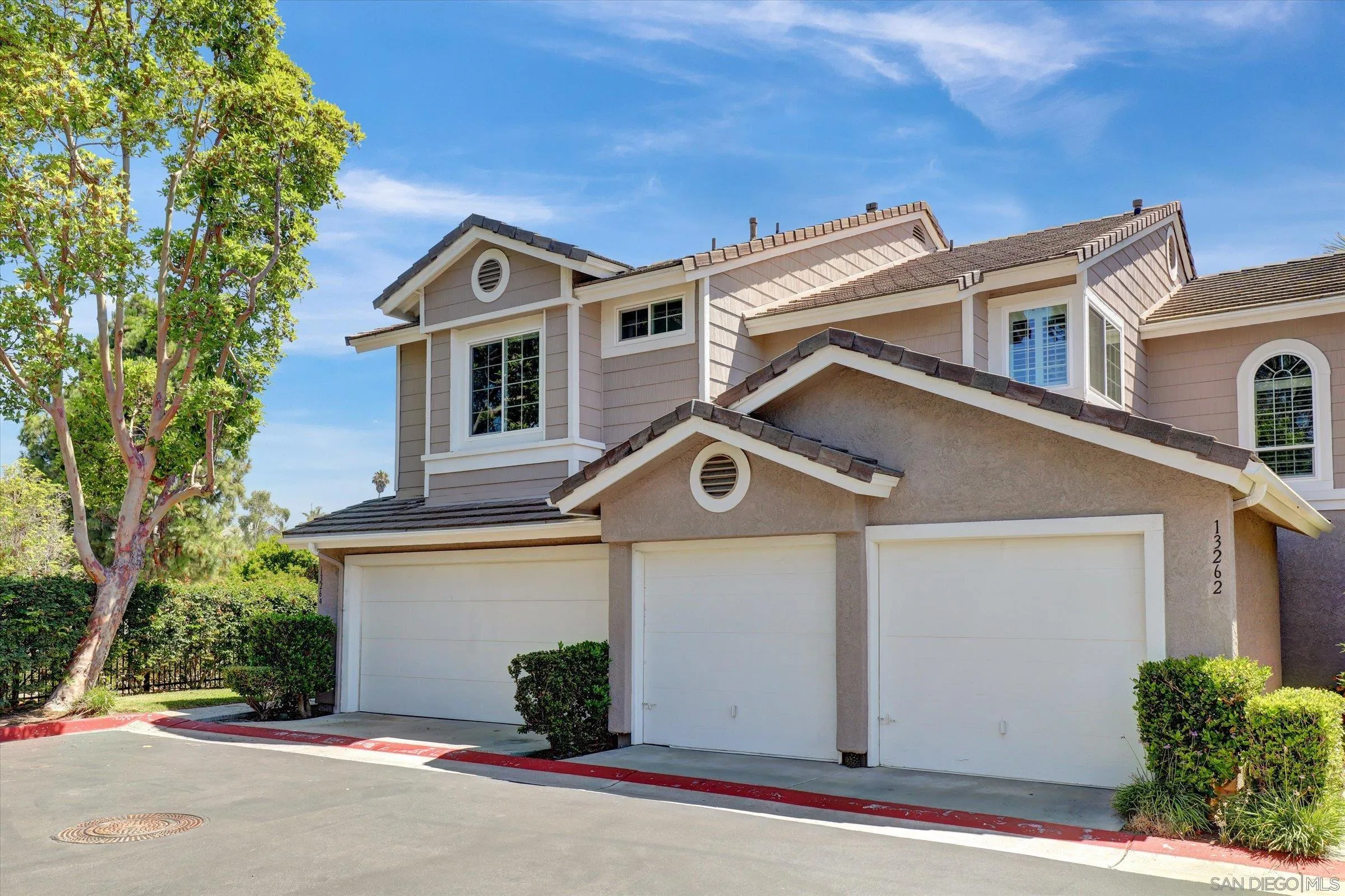 https://cdn.realtyfeed.com/cdn/127/250036815/d6026c7506f6bb156aff8a1e628a318a.webp