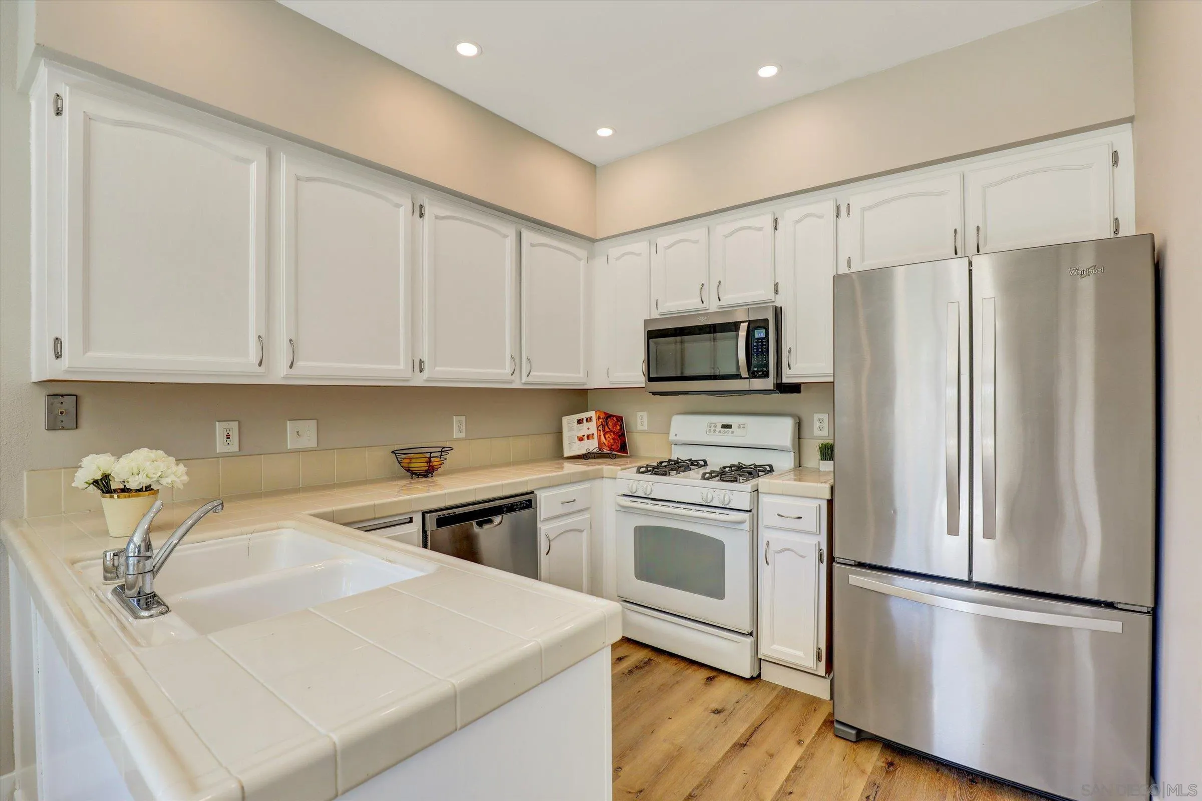 https://cdn.realtyfeed.com/cdn/127/250036815/e758f8d35692e0f050113f9114ab16e6.webp