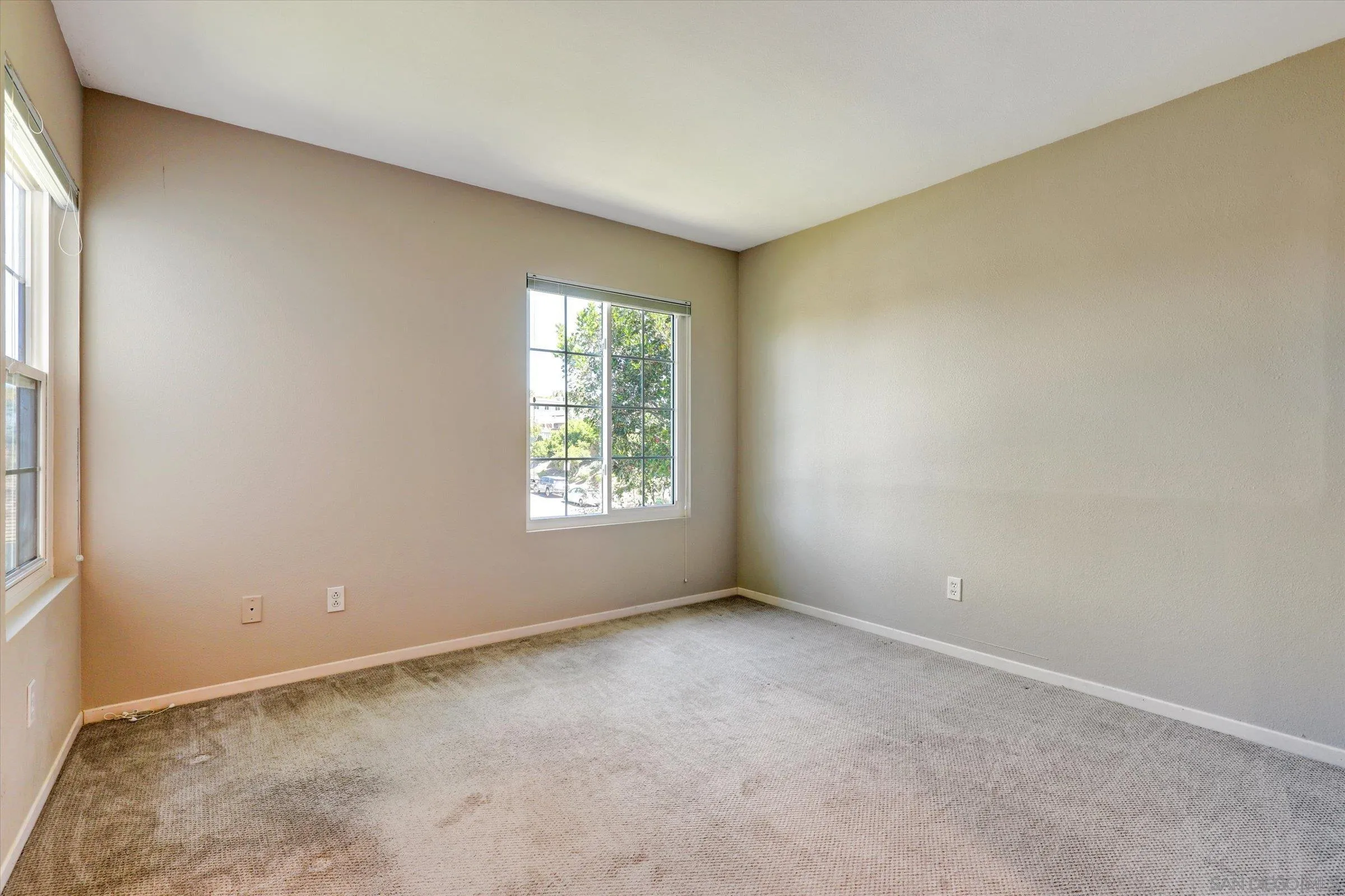 https://cdn.realtyfeed.com/cdn/127/250036815/eef016b67a1e514385759b76997e5628.webp