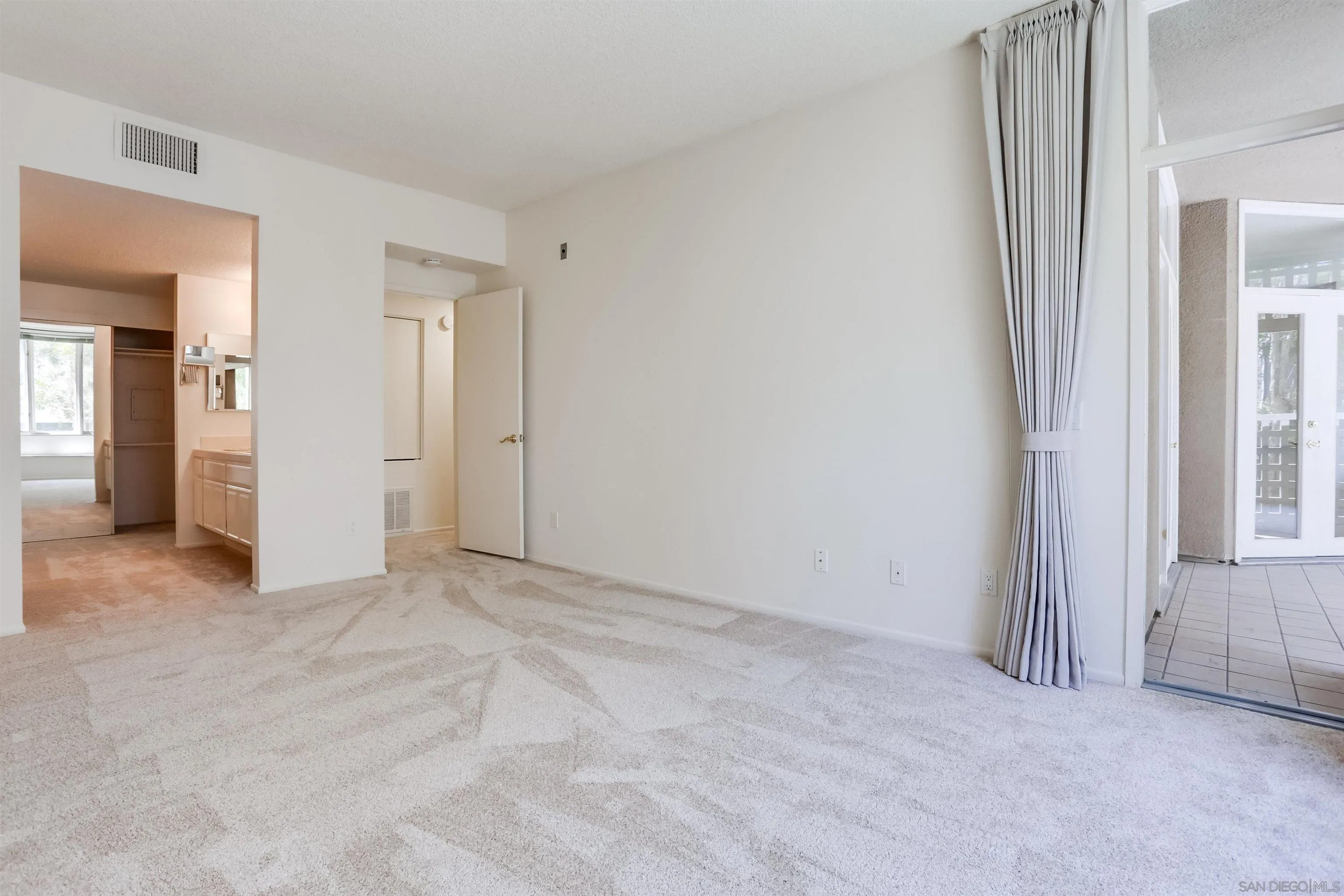 https://cdn.realtyfeed.com/cdn/127/250036816/02fcd28bc8370051678d97e2f833e79f.webp