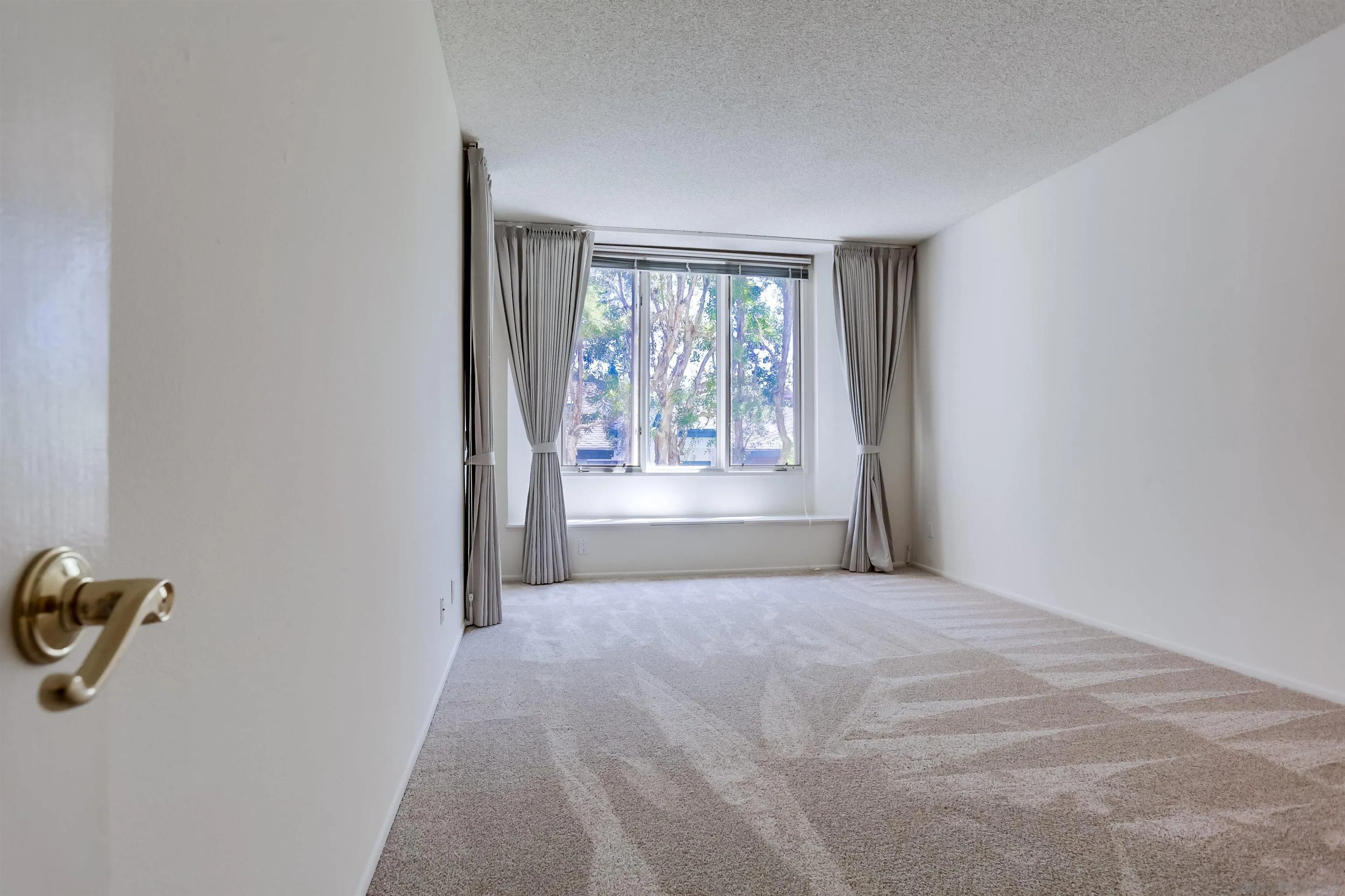https://cdn.realtyfeed.com/cdn/127/250036816/07403da2c7c176b0c3a37aeed179758b.webp
